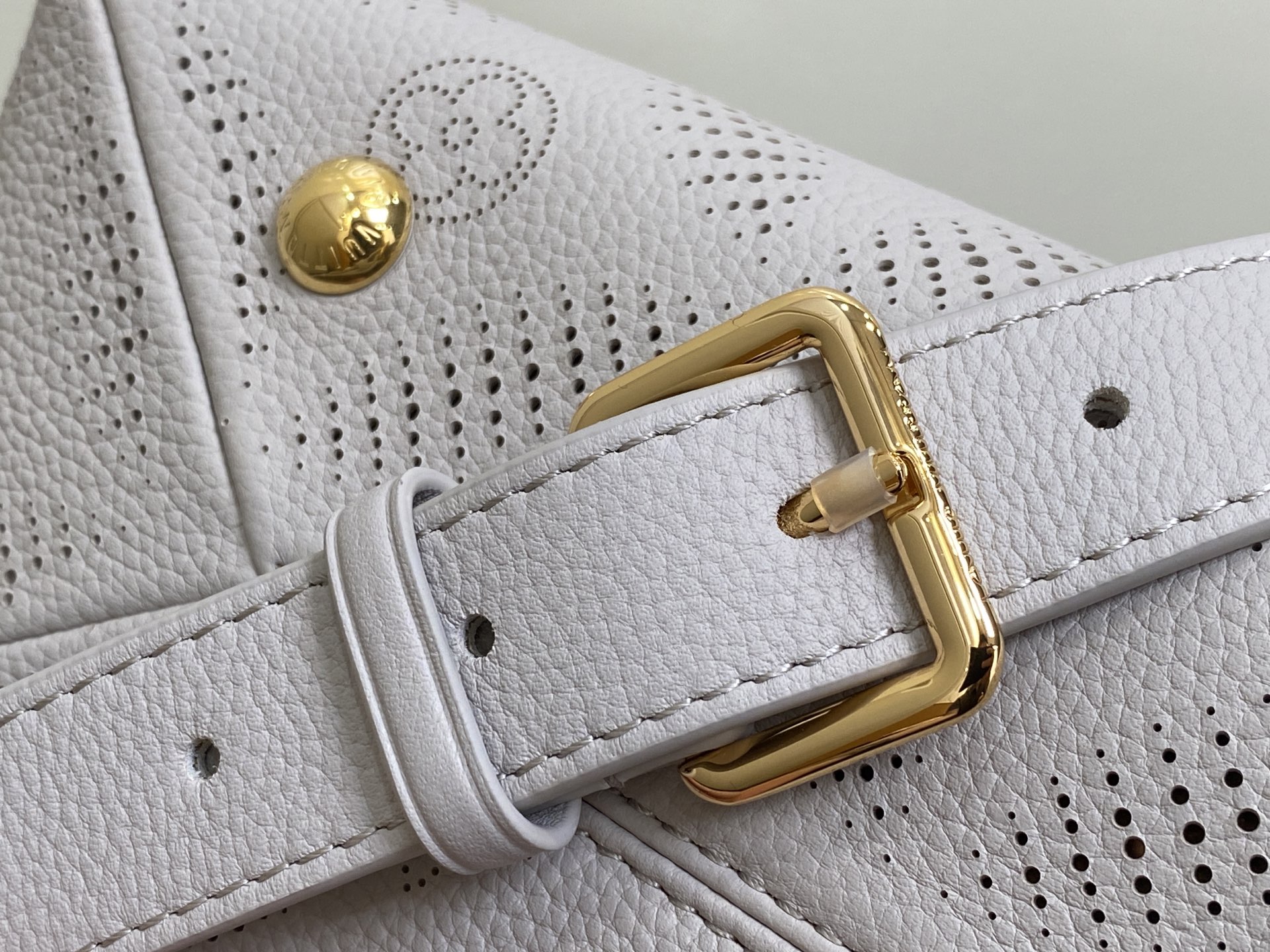 Louis Vuitton Hand It All Bag (18 x 13 x 29CM)