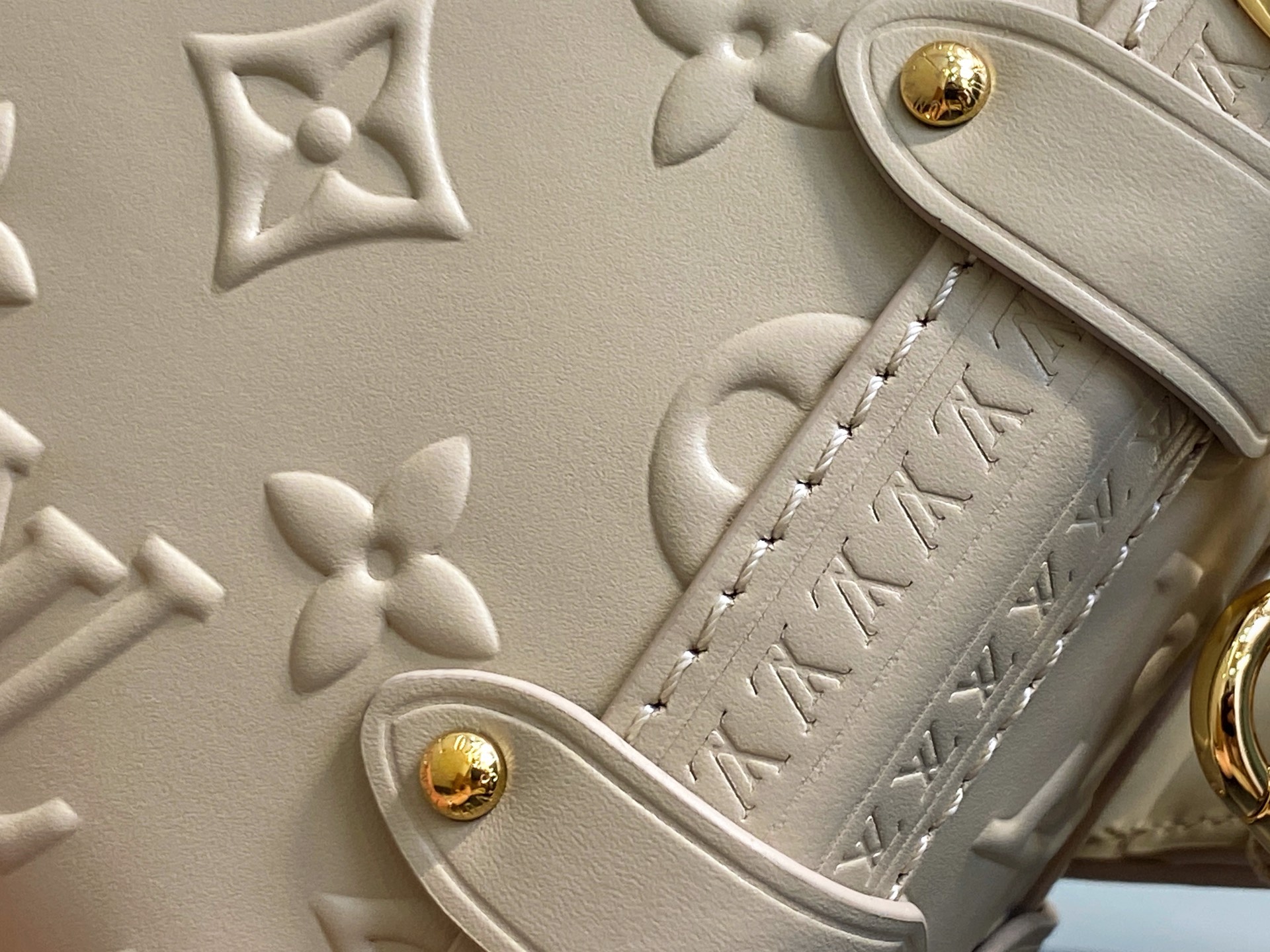 Louis Vuitton Side Trunk Bag (18.0 x 12.5 x 8 CM)