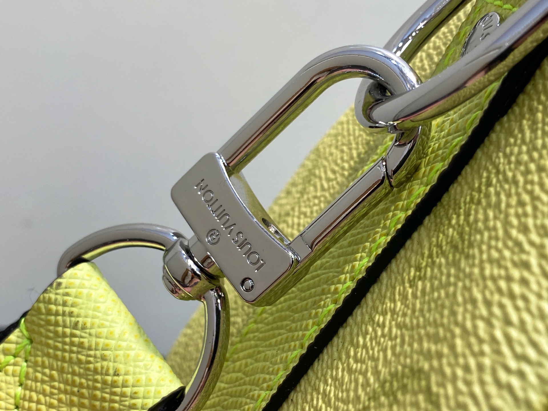 Louis Vuitton Keepall Bandoulière 25 (15 x 11 x 25CM)