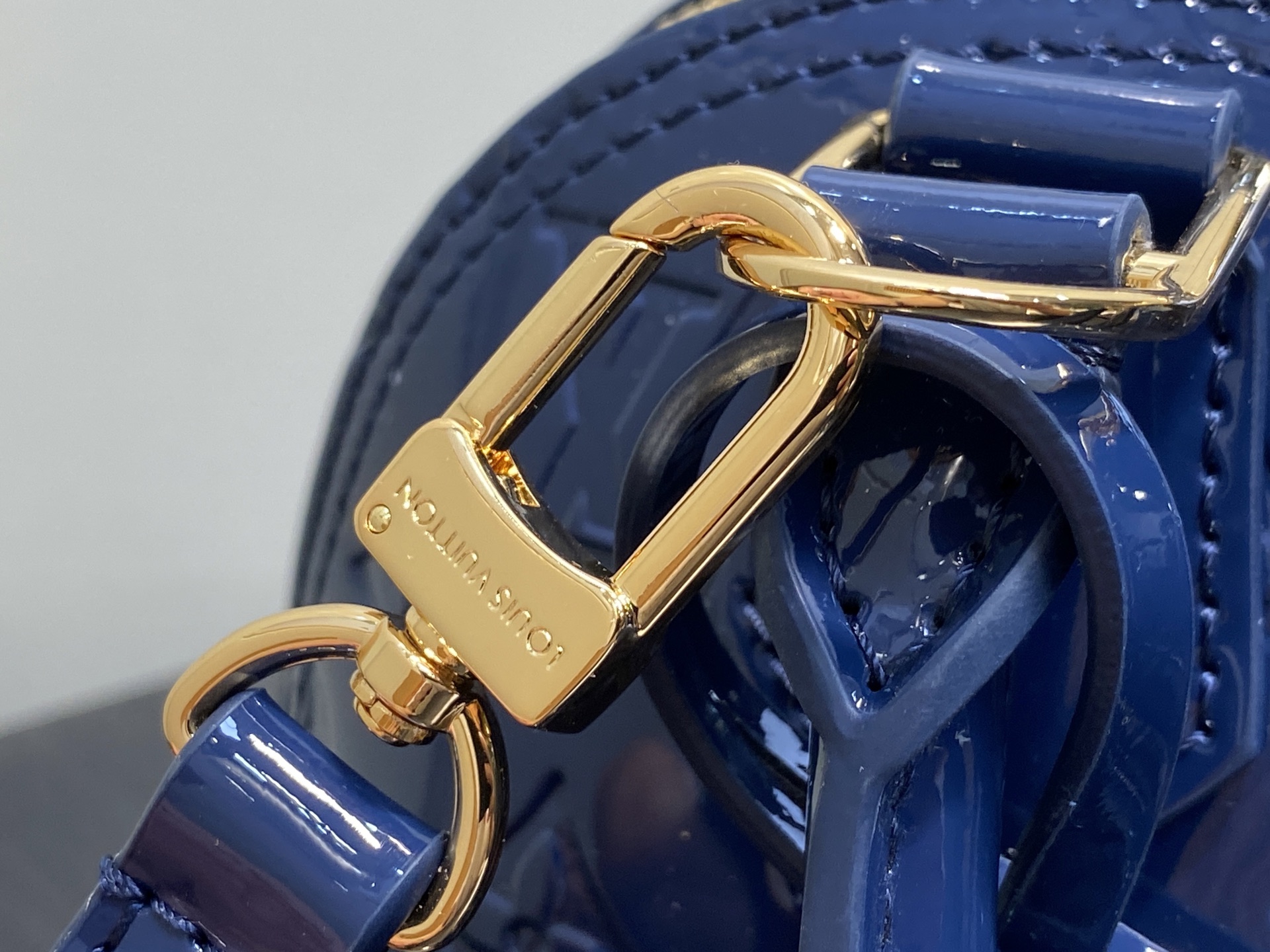 LV Alma BB(23.5 x 17.5 x 11.5CM)