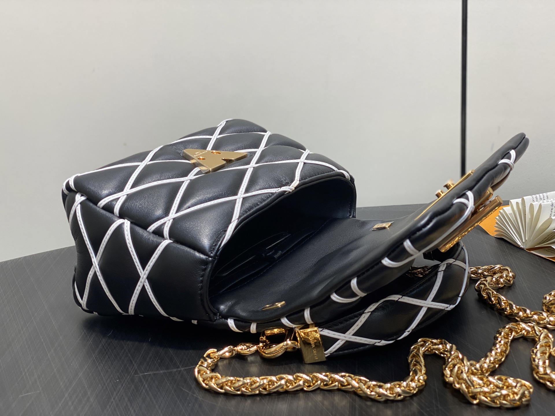 Louis Vuitton Twist GO-14 Bag (20 x 14 x 9CM)