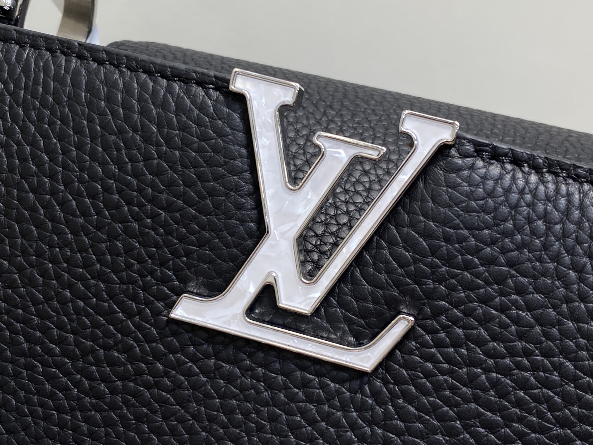 Louis Vuitton Capucines(31.5 x 20 x 11CM)