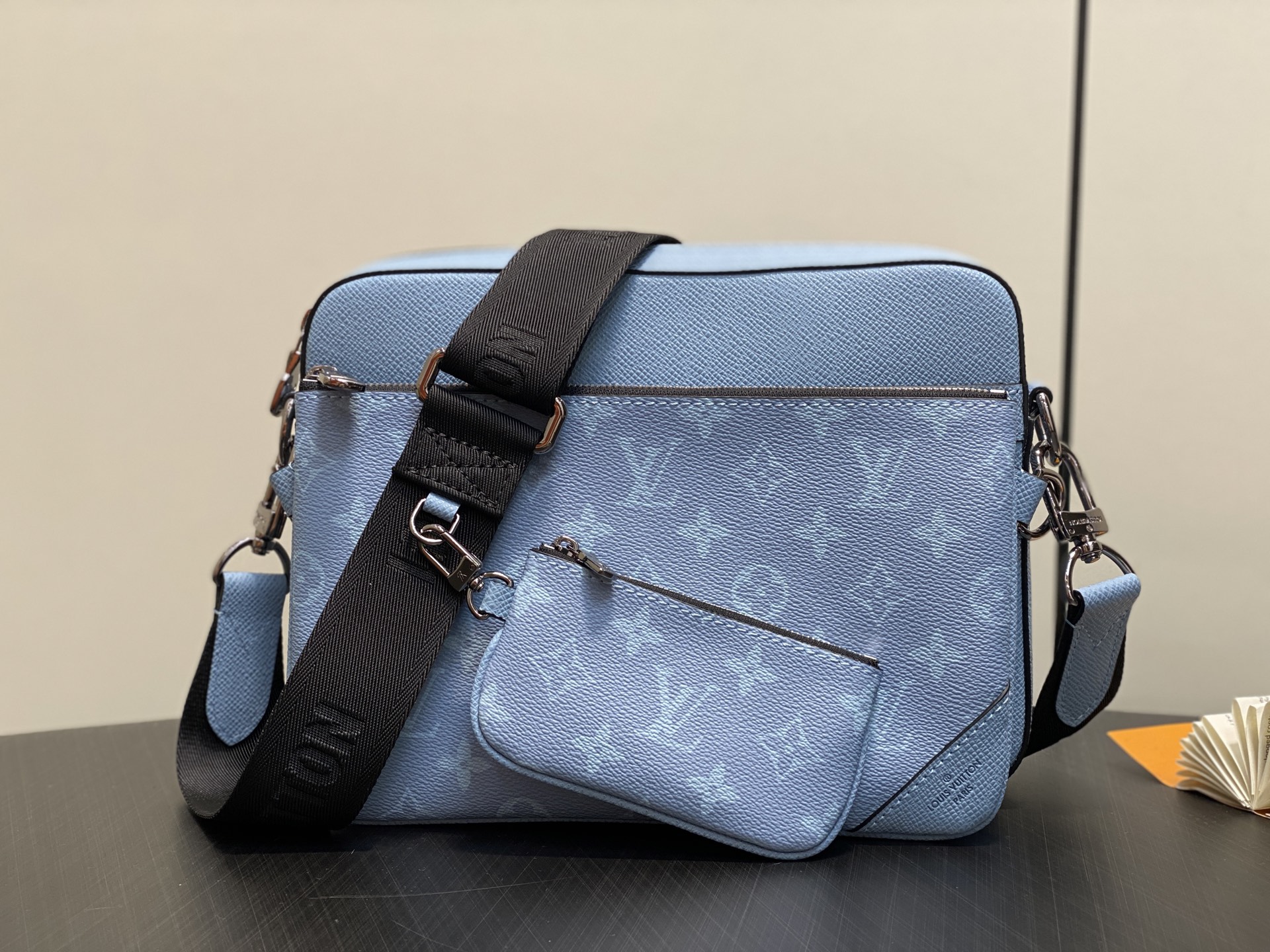 Louis Vuitton Trio Messenger Bag(18.5 x 7 x 25CM)