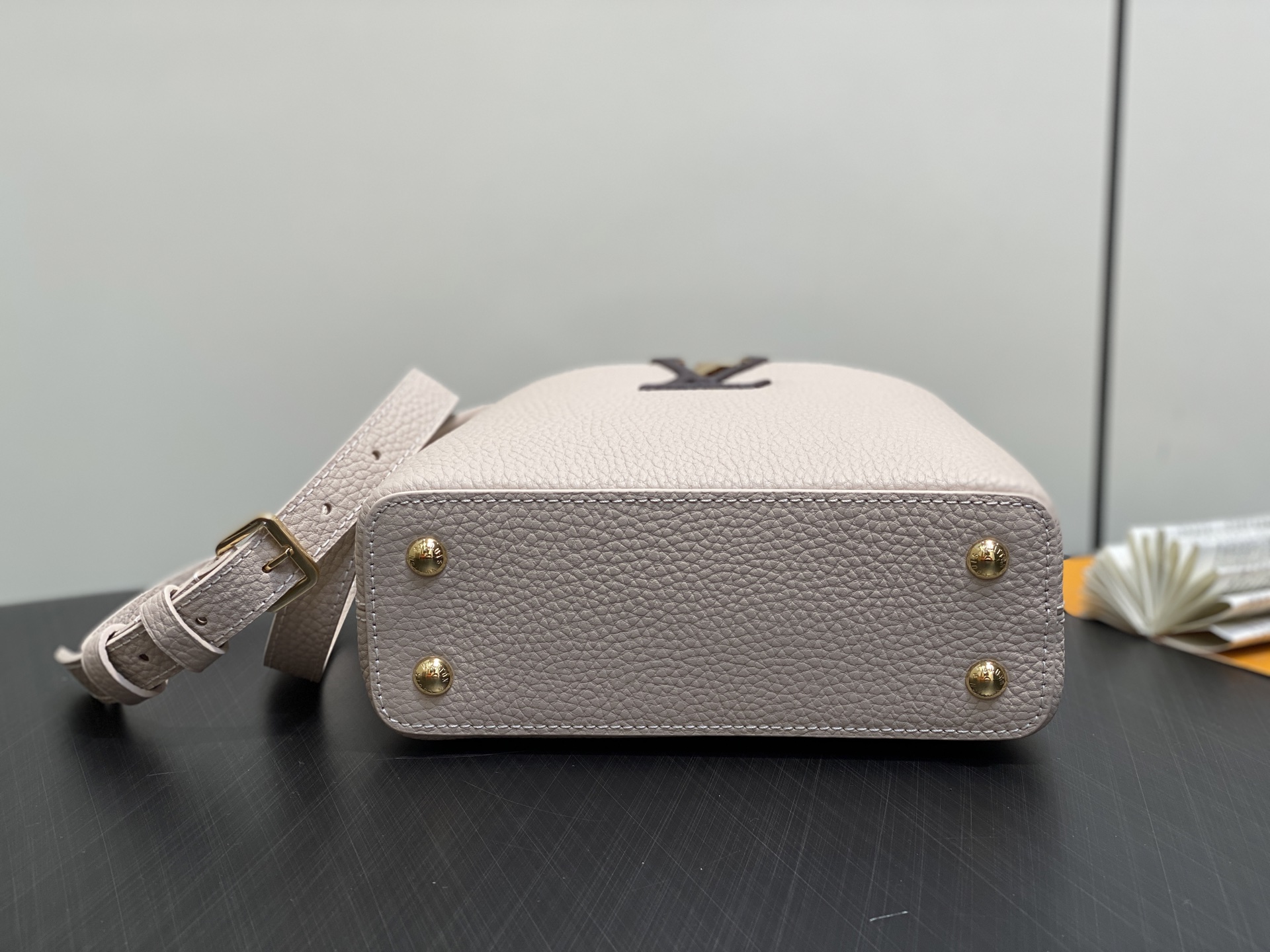 Louis Vuitton Capucines M12176(21×14×8CM)