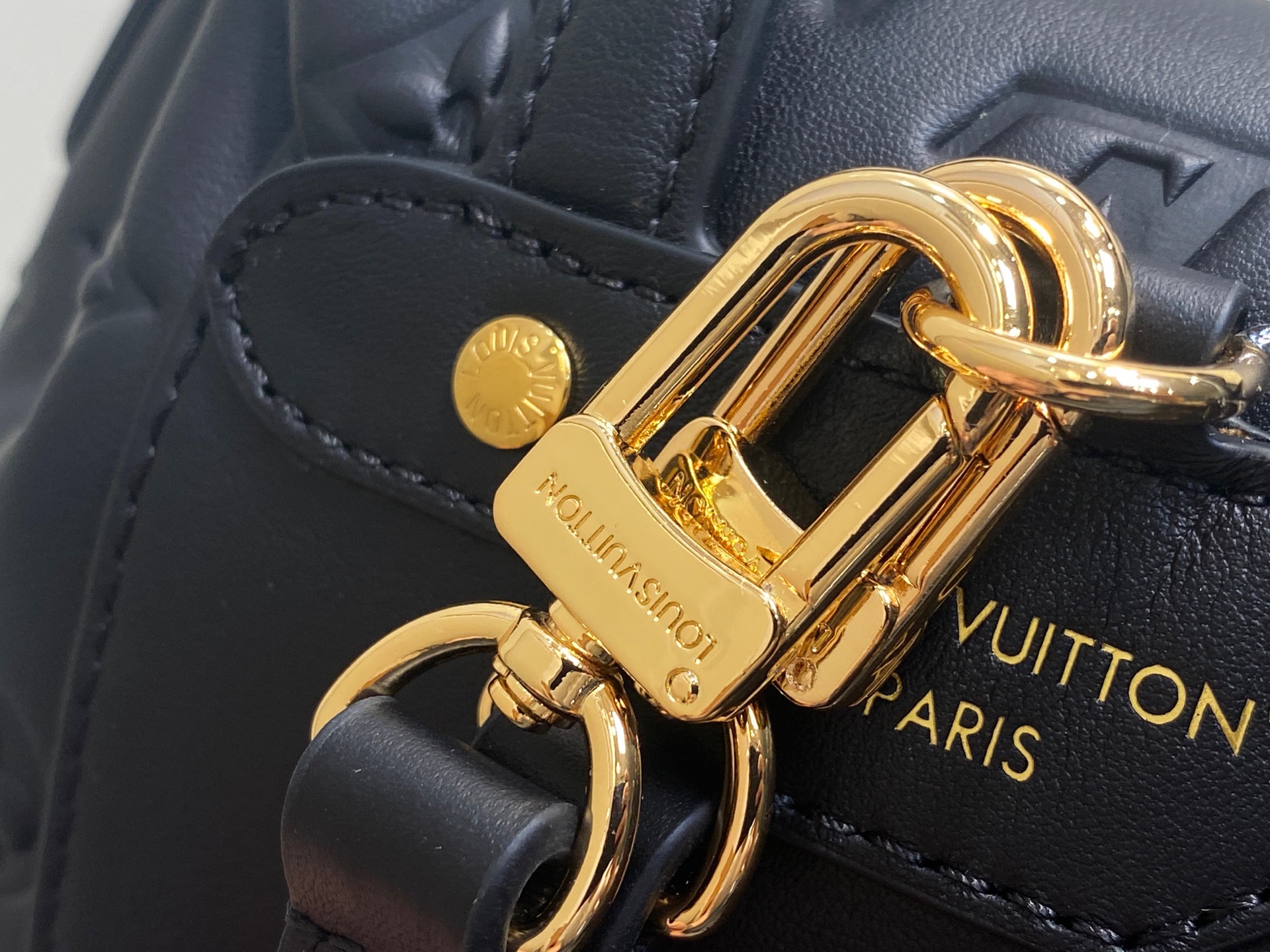 Louis Vuitton Coussin Backpack( 26 x 10 x 21CM)