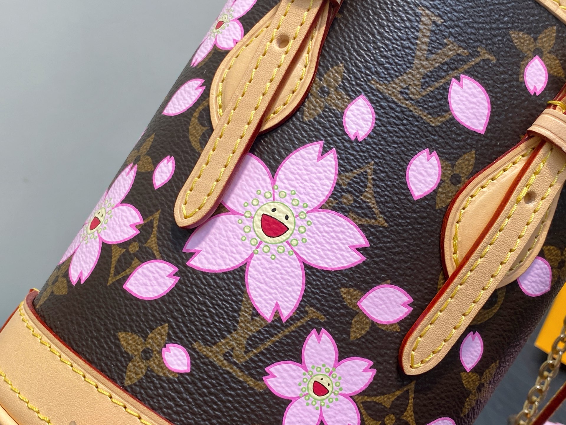 Louis Vuitton XTM Nano Bucket(13x17x9CM)