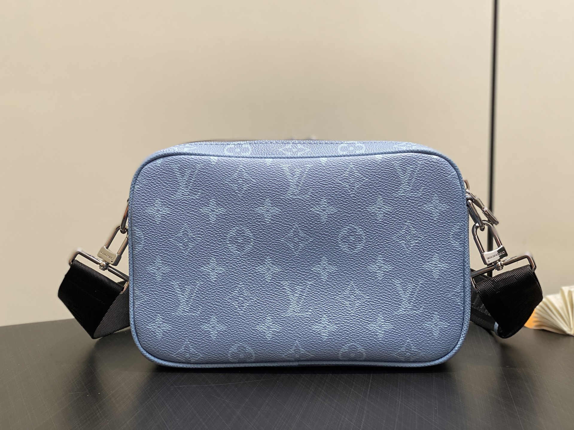 Louis Vuitton Alpha Messenger Bag (16 x 8 x 24CM)
