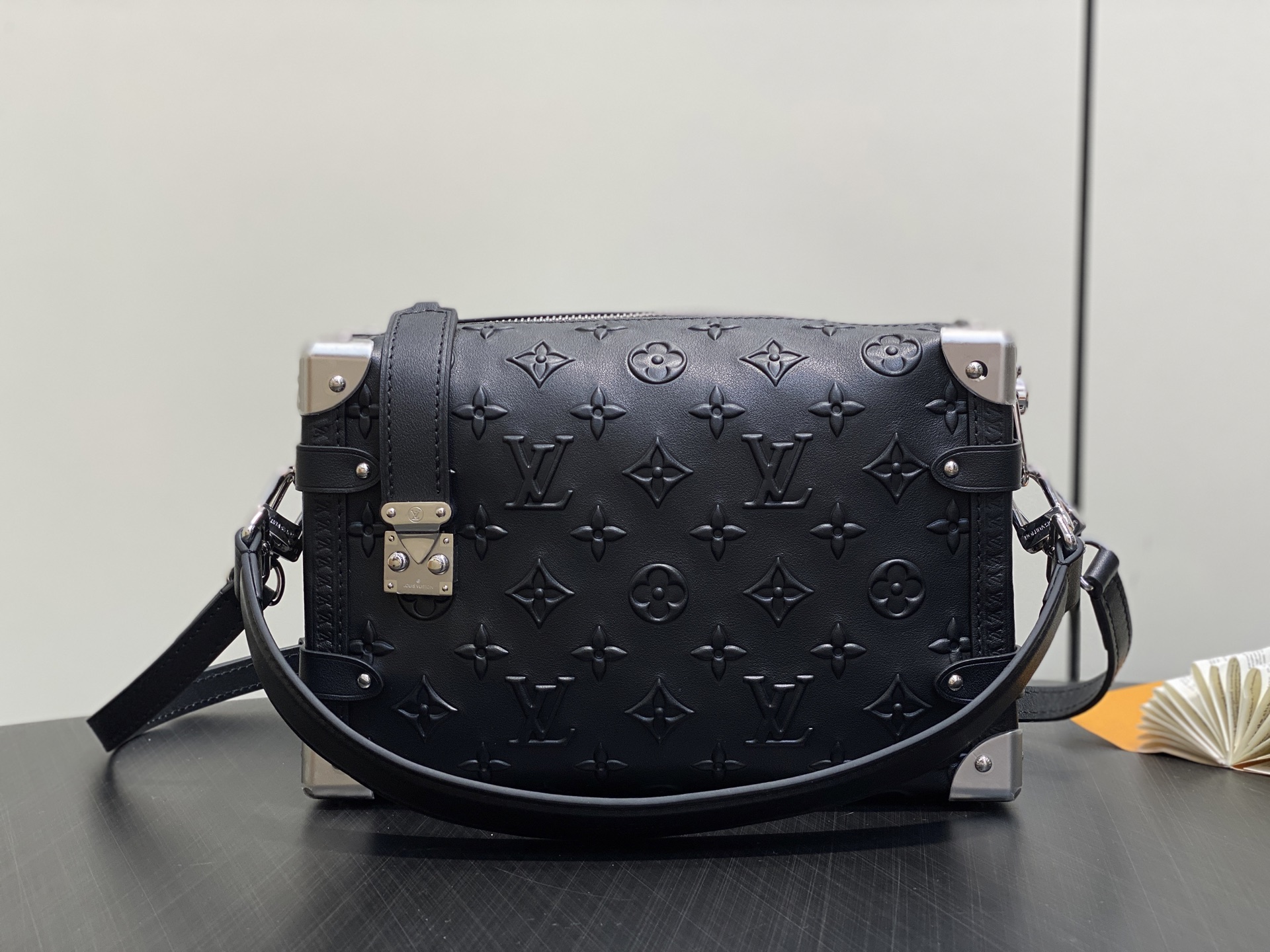 Louis Vuitton Petite Malle  Bag(21 x 14 x 6CM)