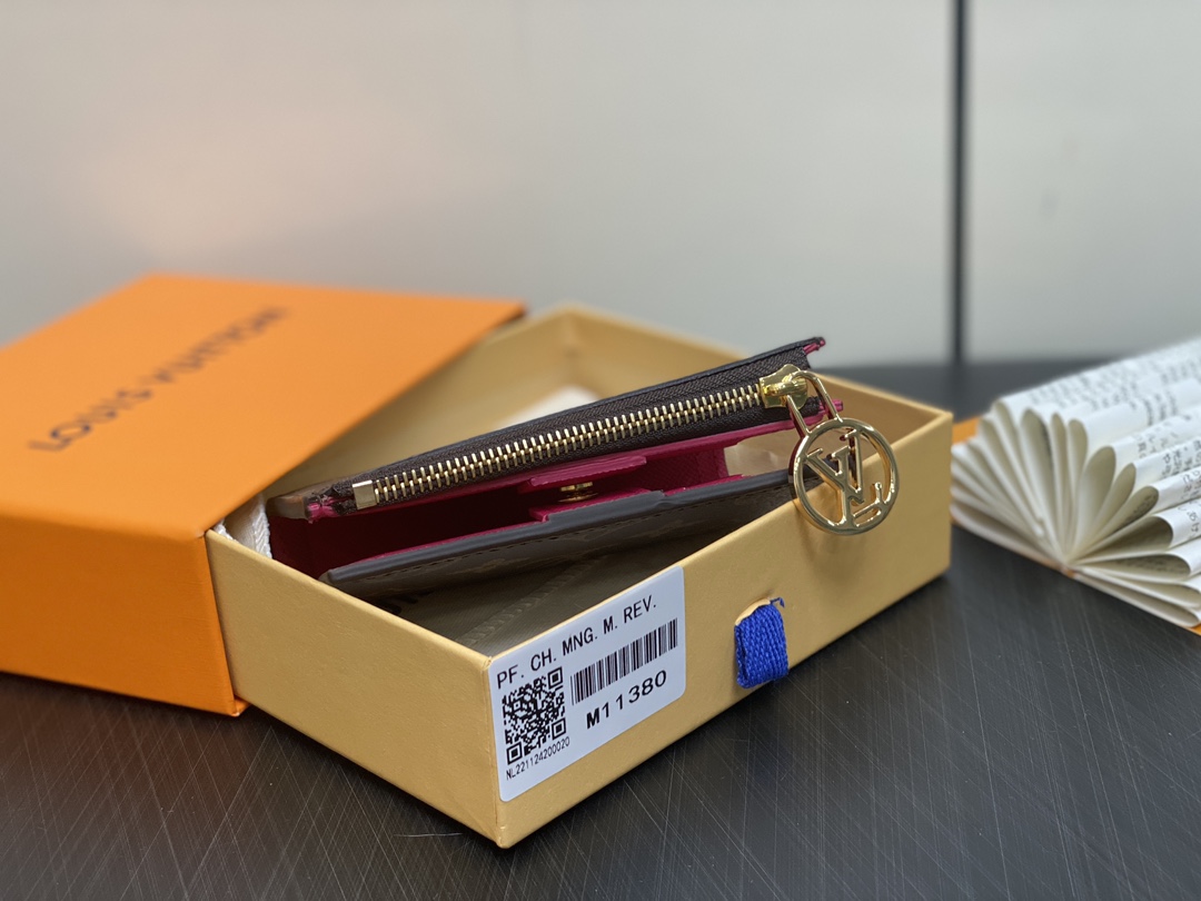 Louis Vuitton Lisa Wallet (9×11.5×1.5CM)