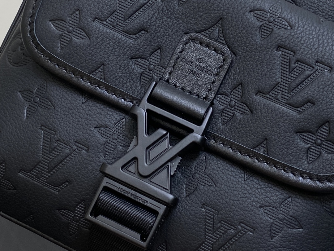 Louis Vuitton Getaway Messenger Bag(18 × 17 × 7.8CM)