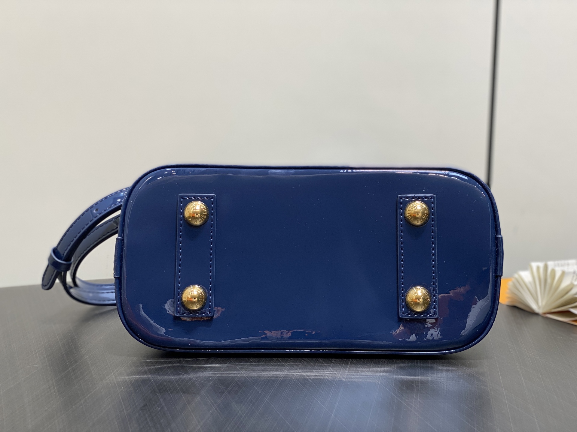 LV Alma BB(23.5 x 17.5 x 11.5CM)