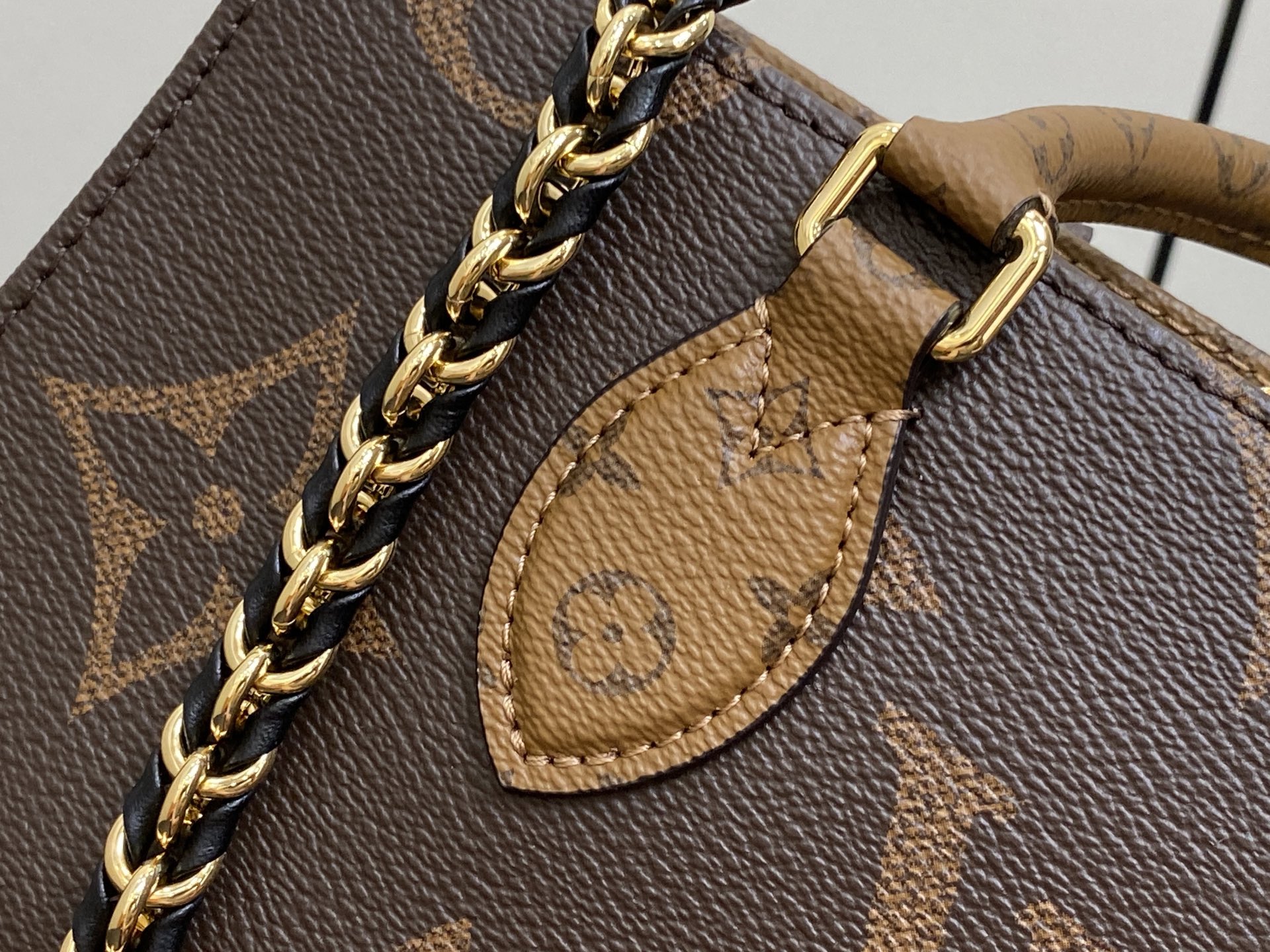 Louis Vuitton OnTheGo East West(13 x 10 x 25)