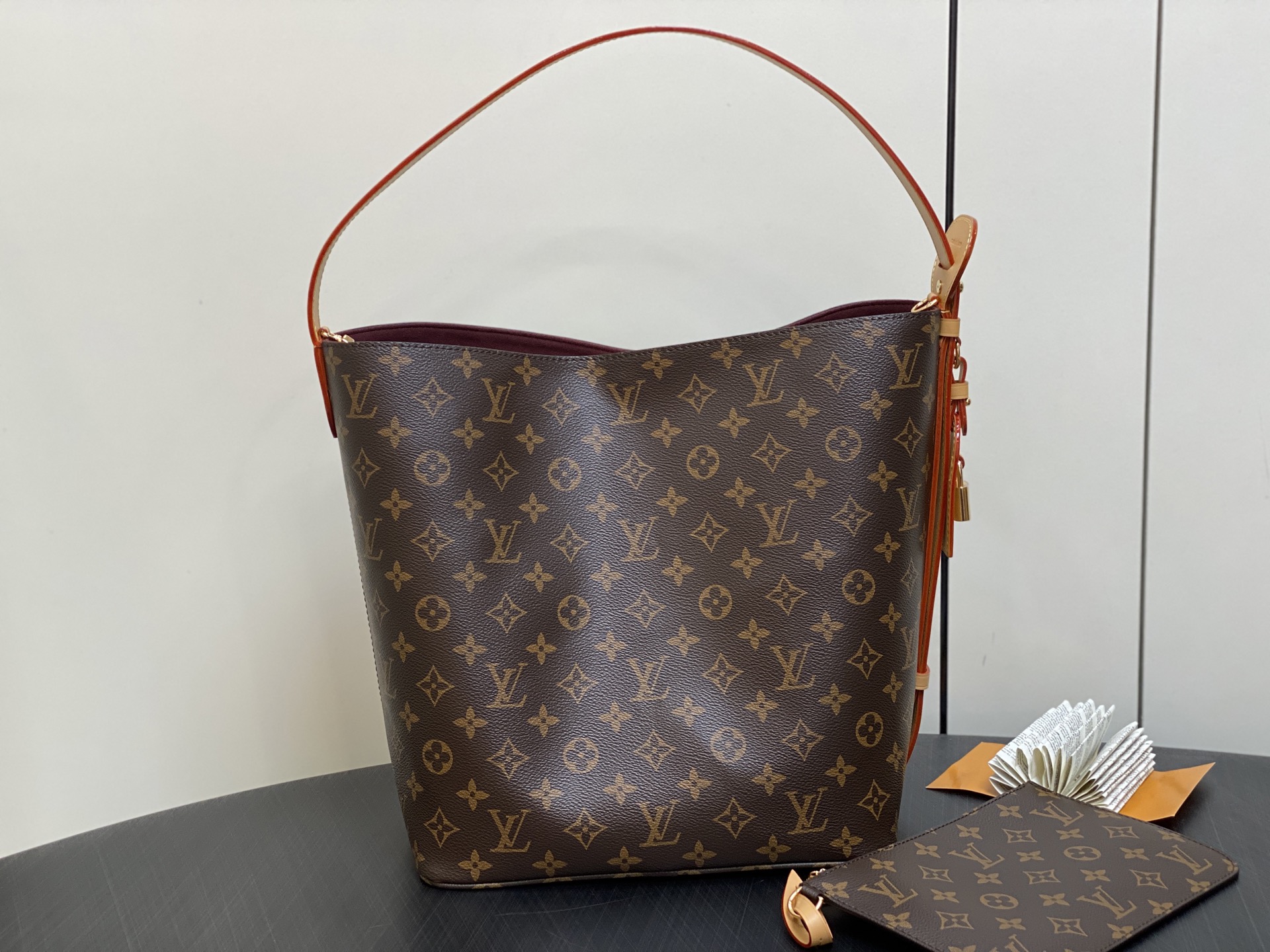 Louis Vuitton All In Bucket31 x 18 x 26CM)