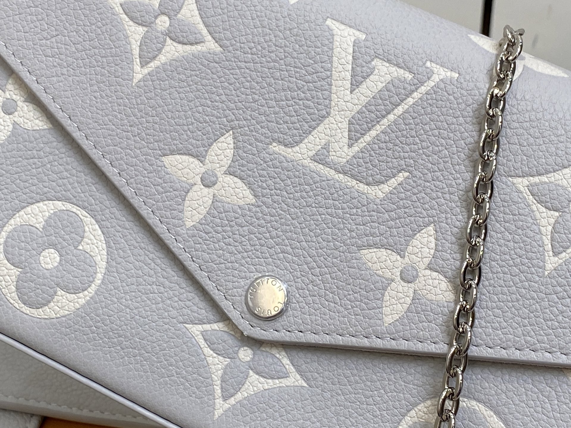 Louis Vuitton Félicie Pochette (21×12×3CM)