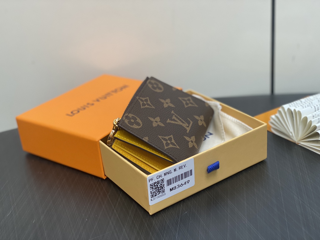Louis Vuitton Lisa Wallet (9×11.5×1.5CM)