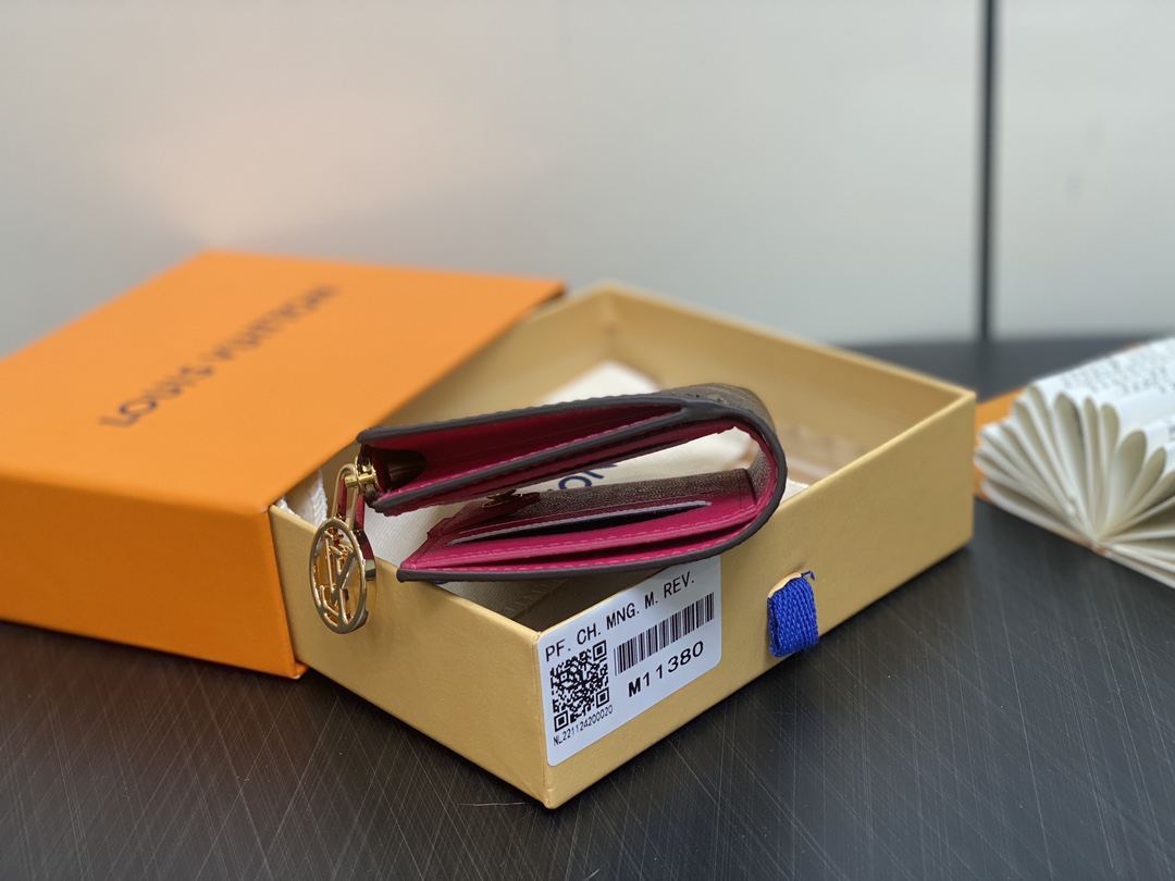 Louis Vuitton Lisa Wallet (9×11.5×1.5CM)