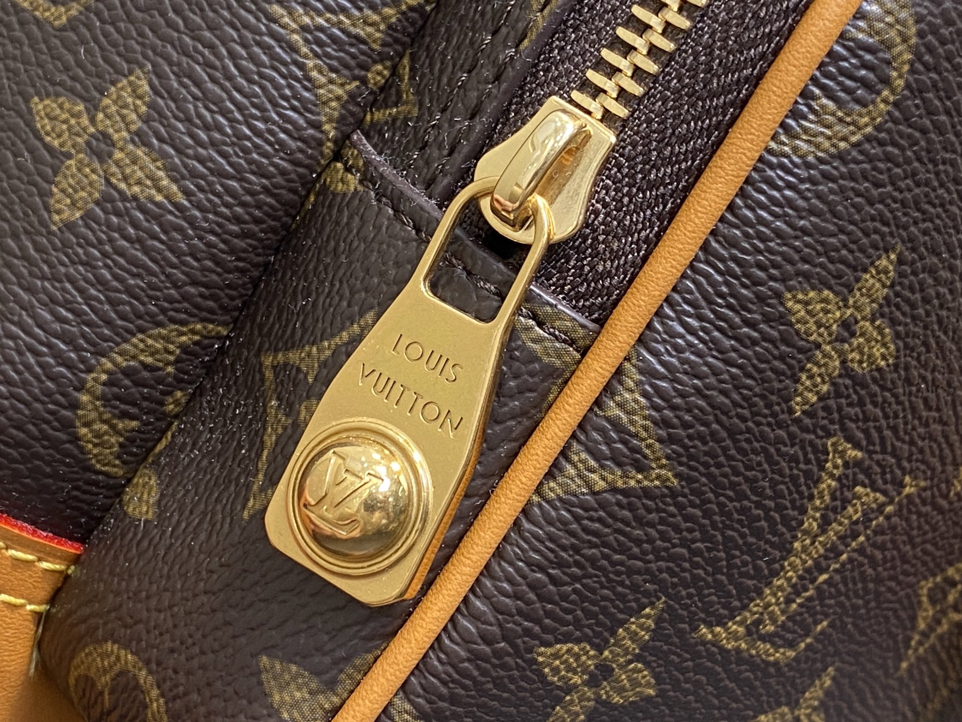 Louis Vuitton Noé Cargo Bucket(24 x 16 x 22 CM)