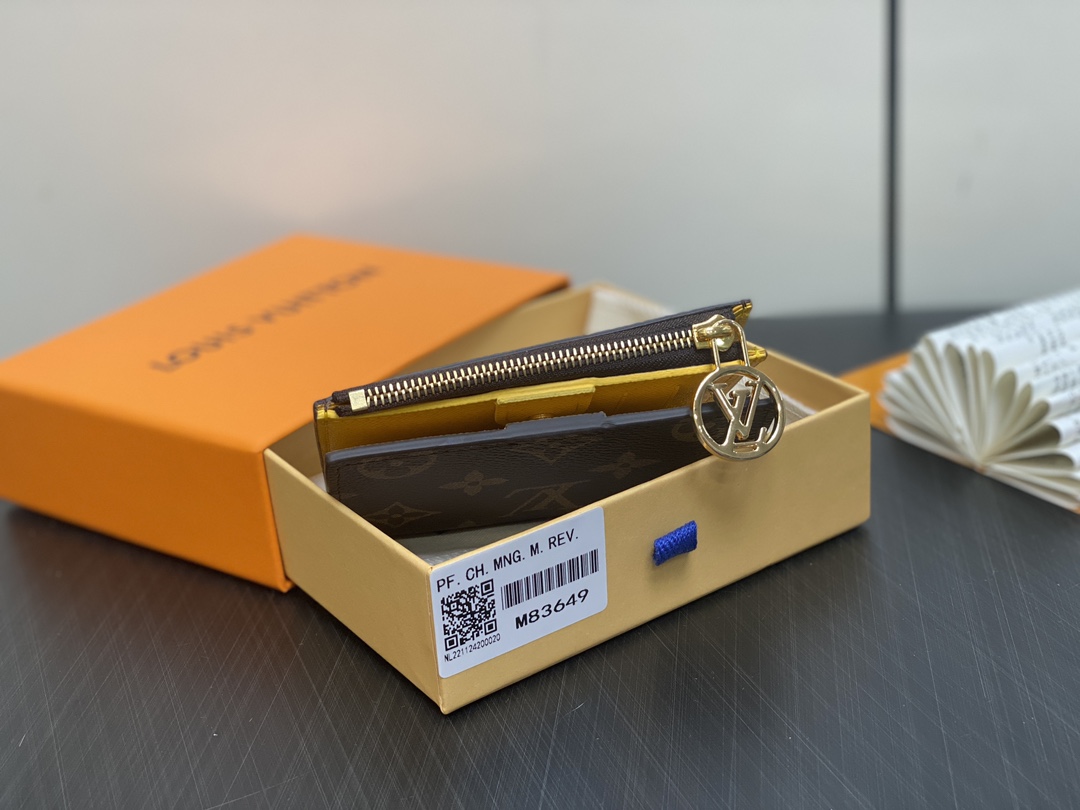 Louis Vuitton Lisa Wallet (9×11.5×1.5CM)