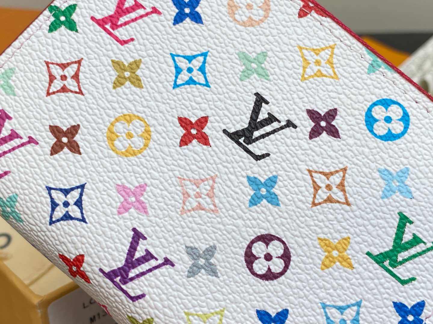 Louis Vuitton ZIPPY Wallet(11 x 8.5 x 2 CM)