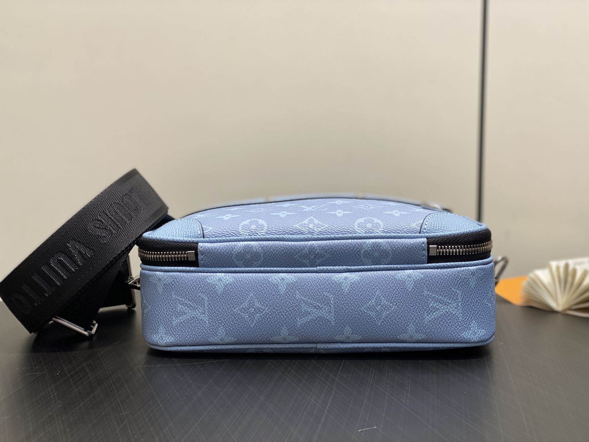 Louis Vuitton Alpha Messenger Bag (16 x 8 x 24CM)