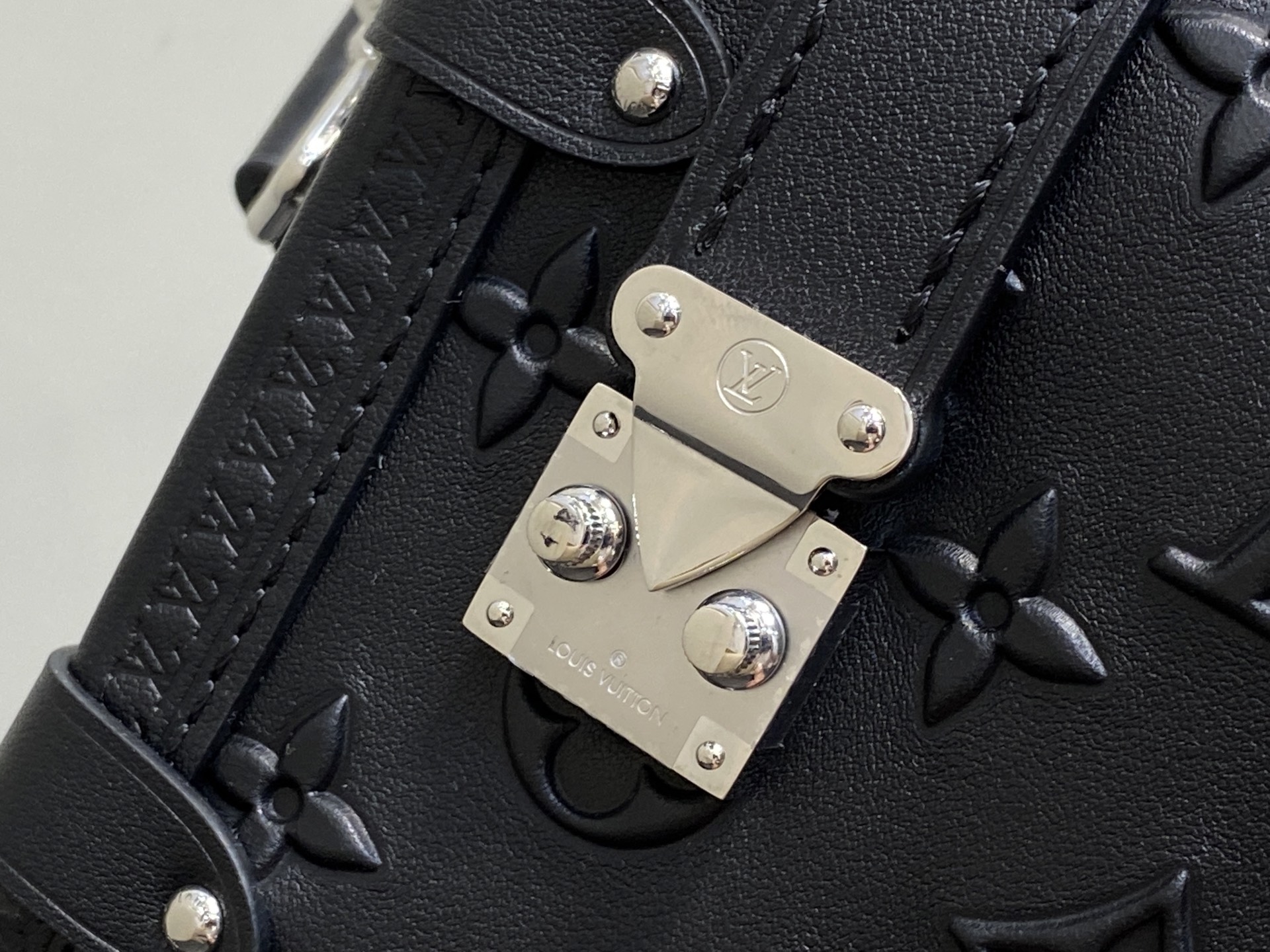 Louis Vuitton Petite Malle  Bag(21 x 14 x 6CM)