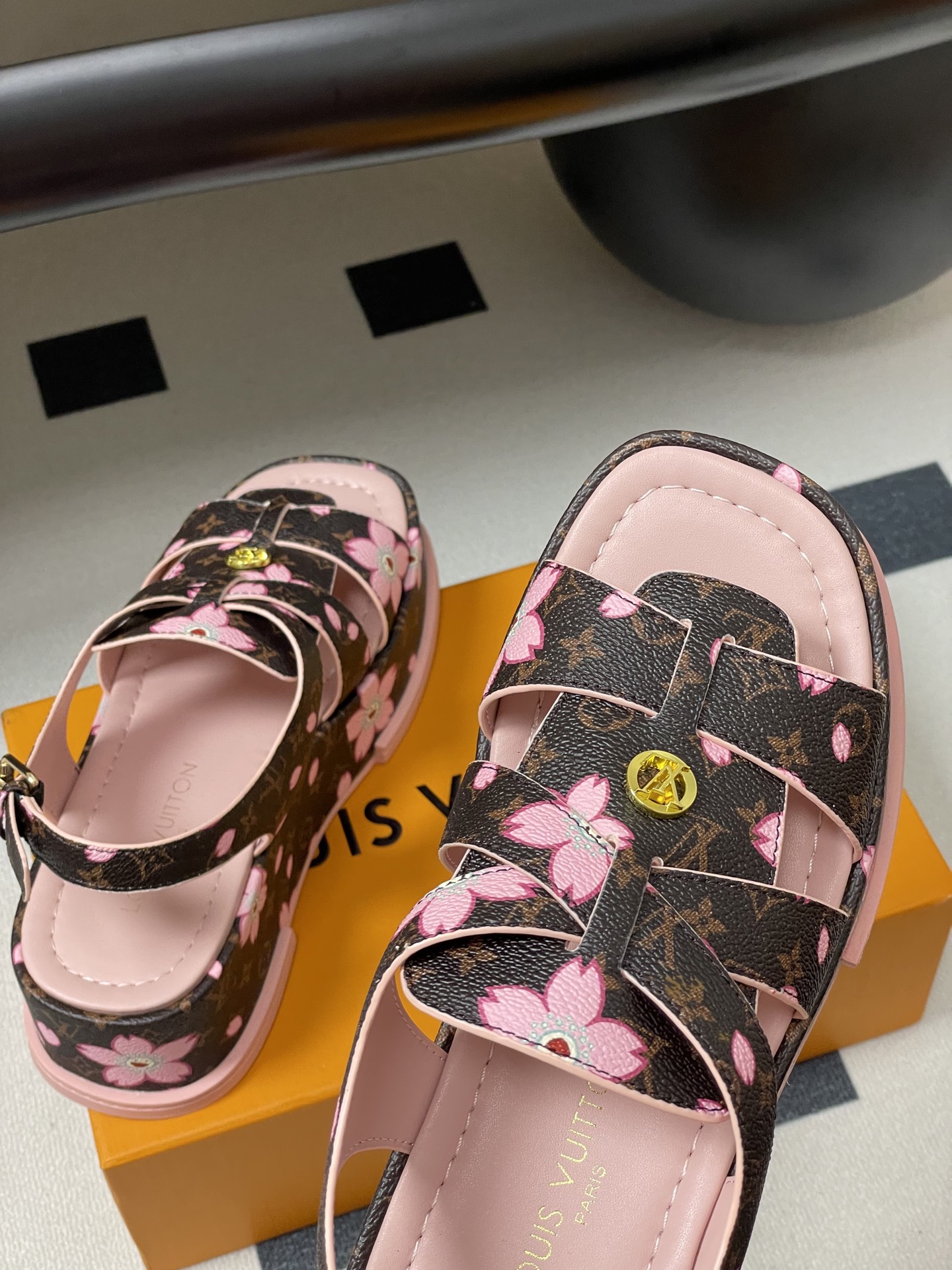 Louis Vuitton Maya Flatform Sandals(EU35-41)
