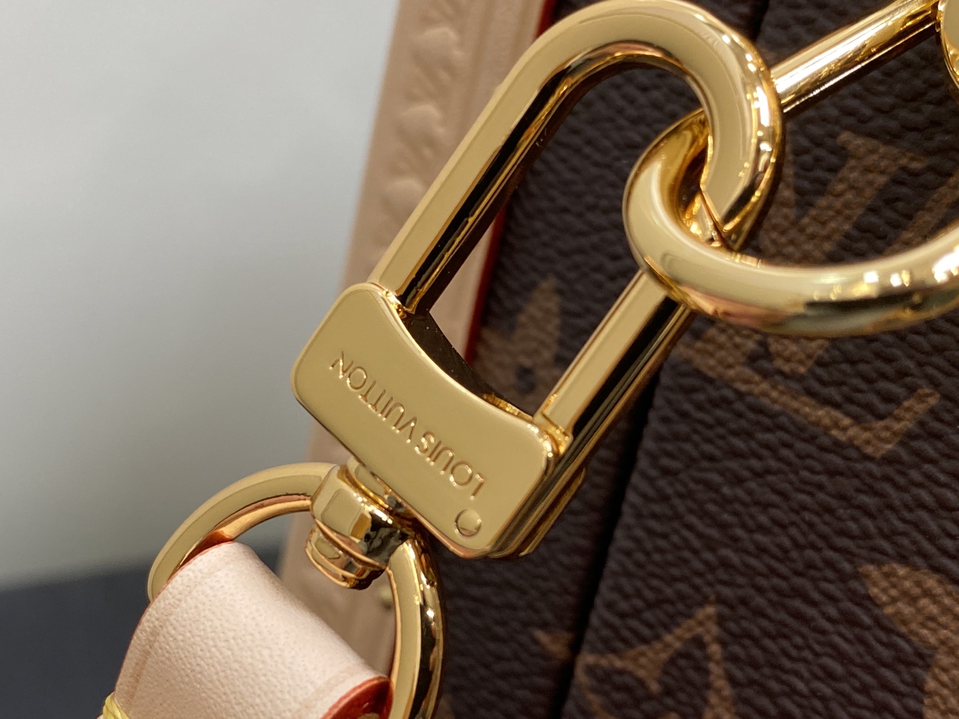 Louis Vuitton x TM Box Bag (17 x 17 x 8 CM)