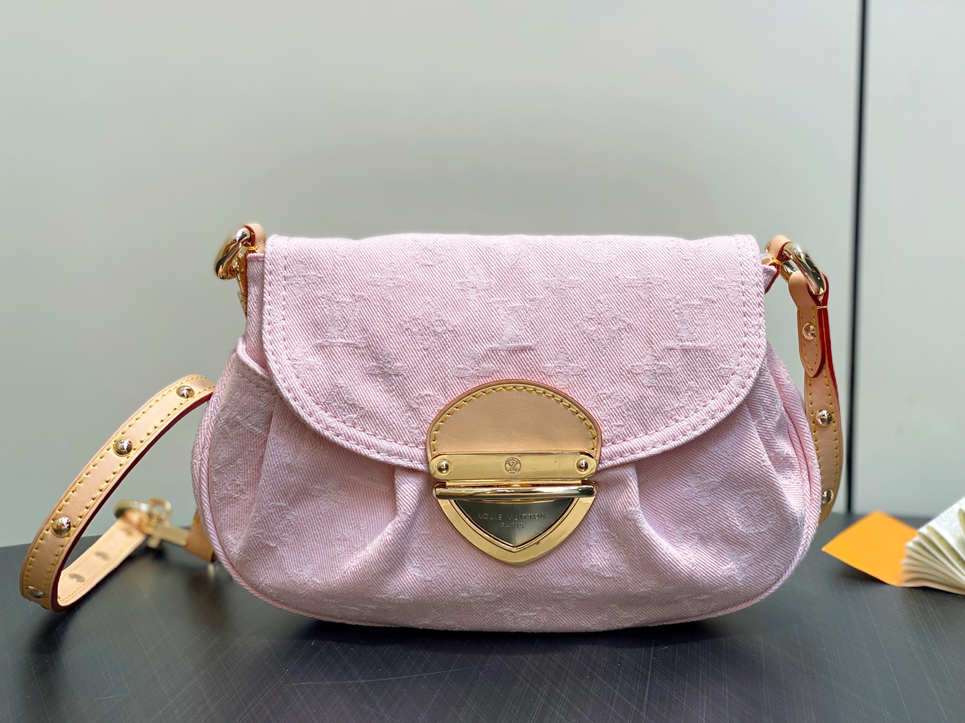 Louis Vuitton Sunset Bag(27 × 18 × 3CM)