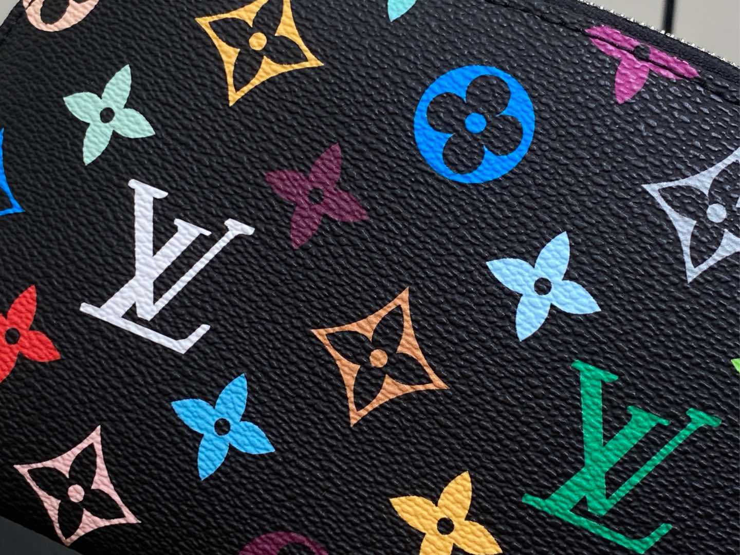 Louis Vuitton Pochette Cosmétique(19 x 12 x 6CM)