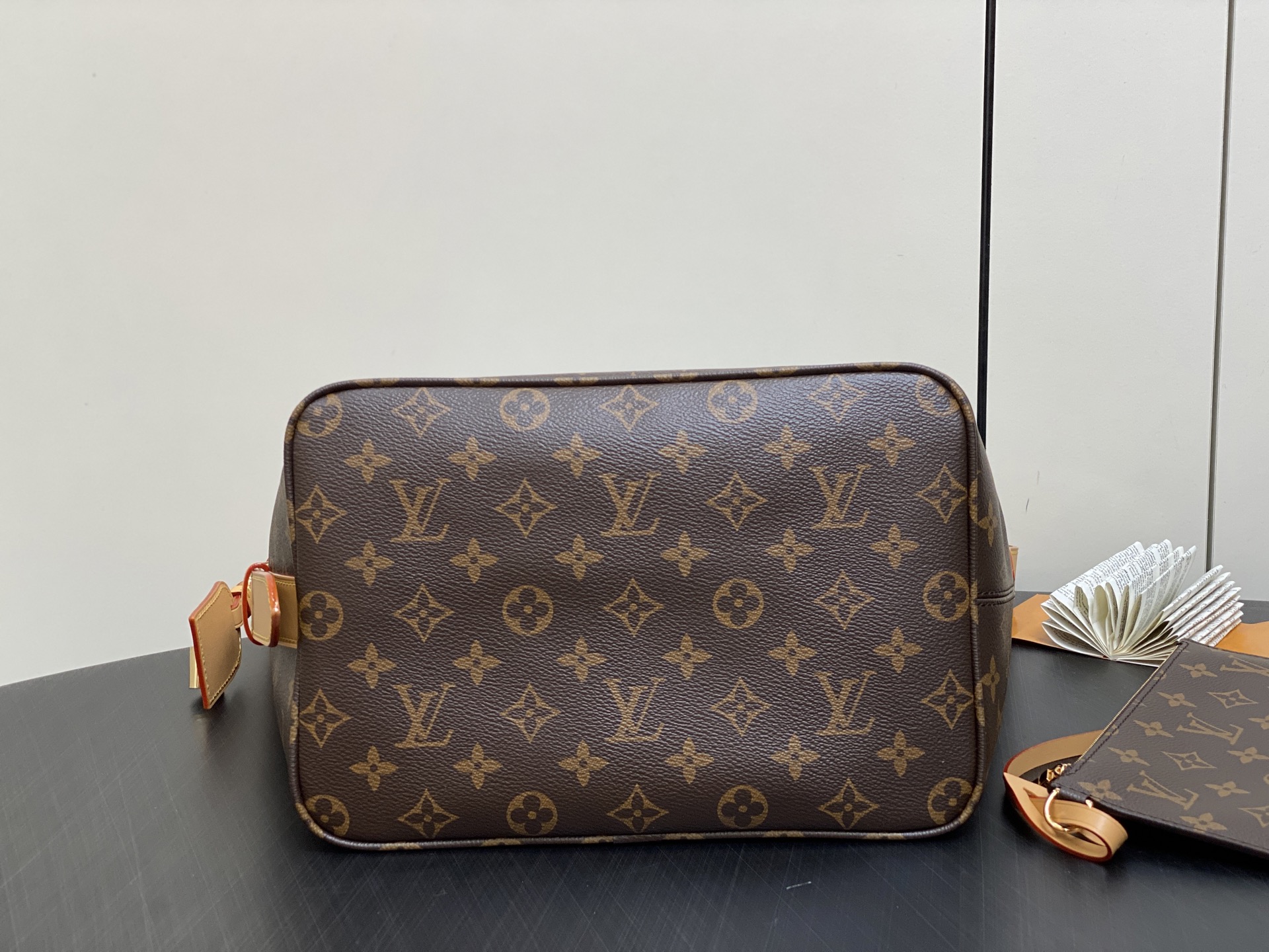 Louis Vuitton All In Bucket31 x 18 x 26CM)