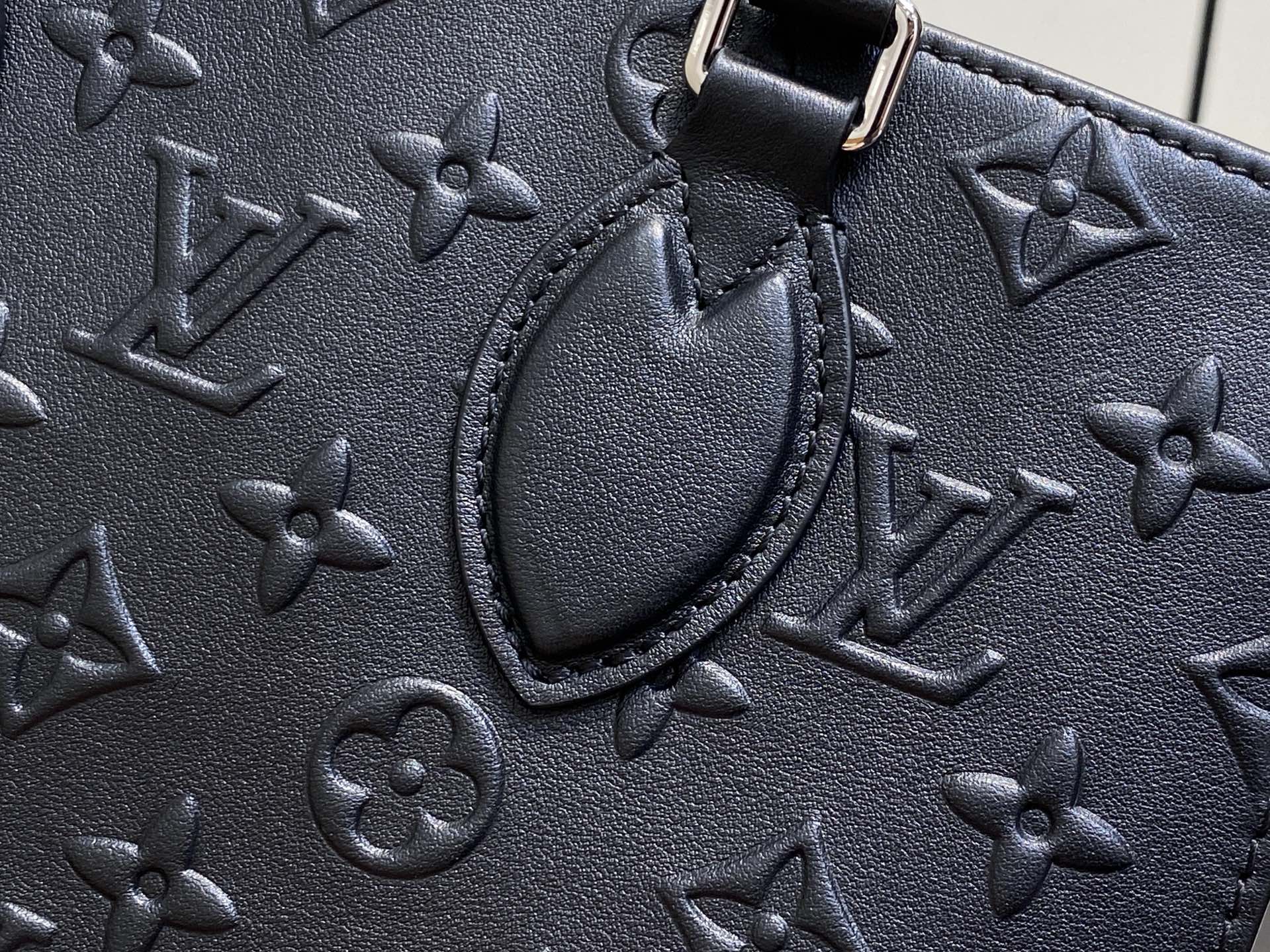 Louis Vuitton Onthego-19 x 11.5 x 25CM