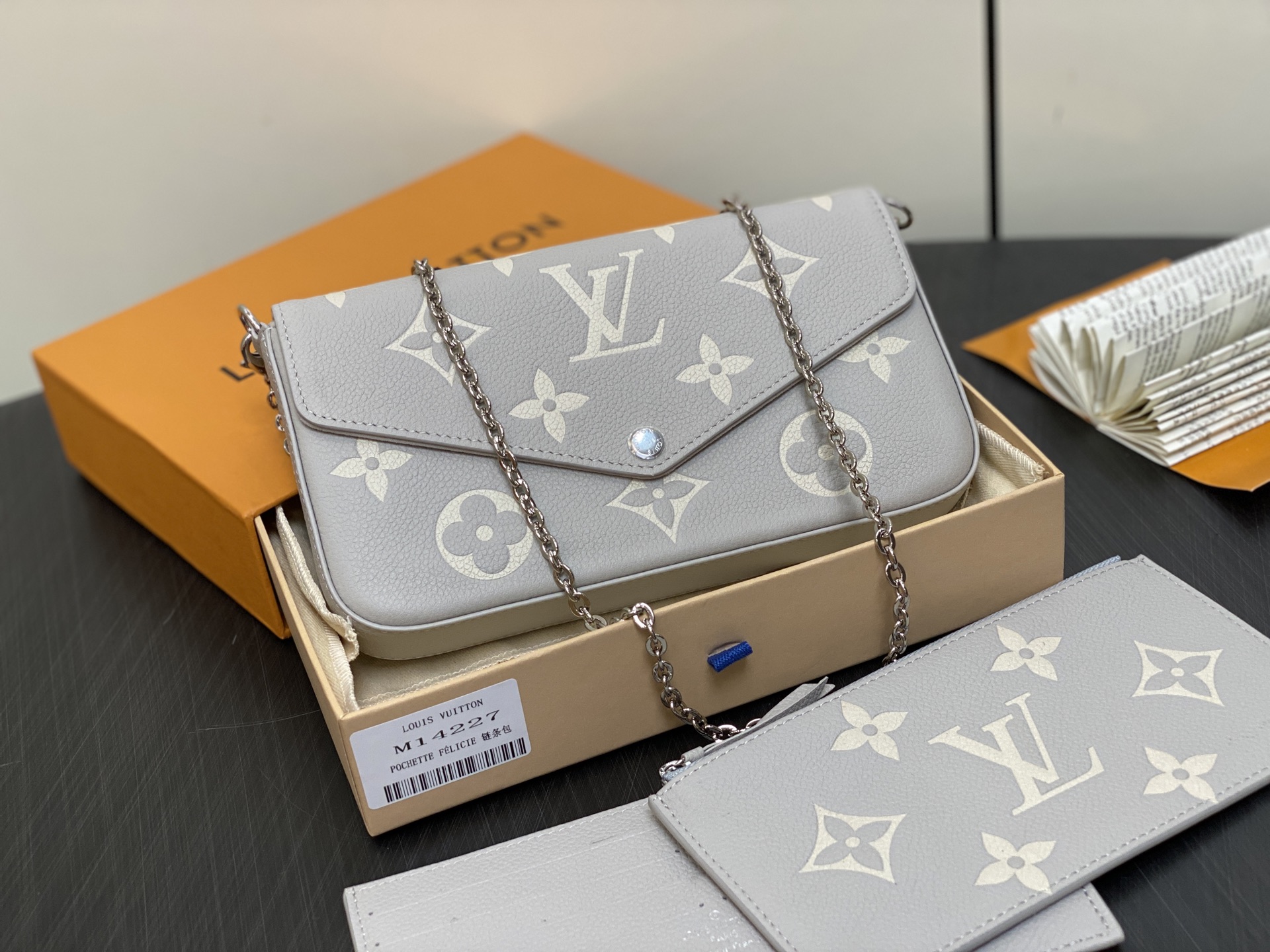 Louis Vuitton Félicie Pochette (21×12×3CM)