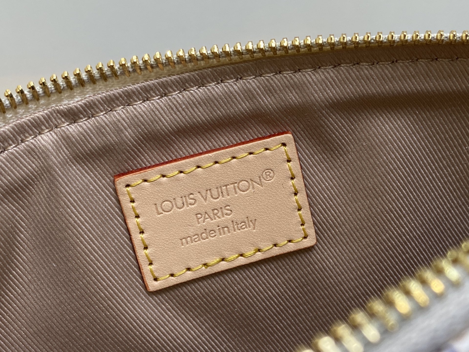 Louis Vuitton Keepit Waist Bag (12 x 6 x 29CM)