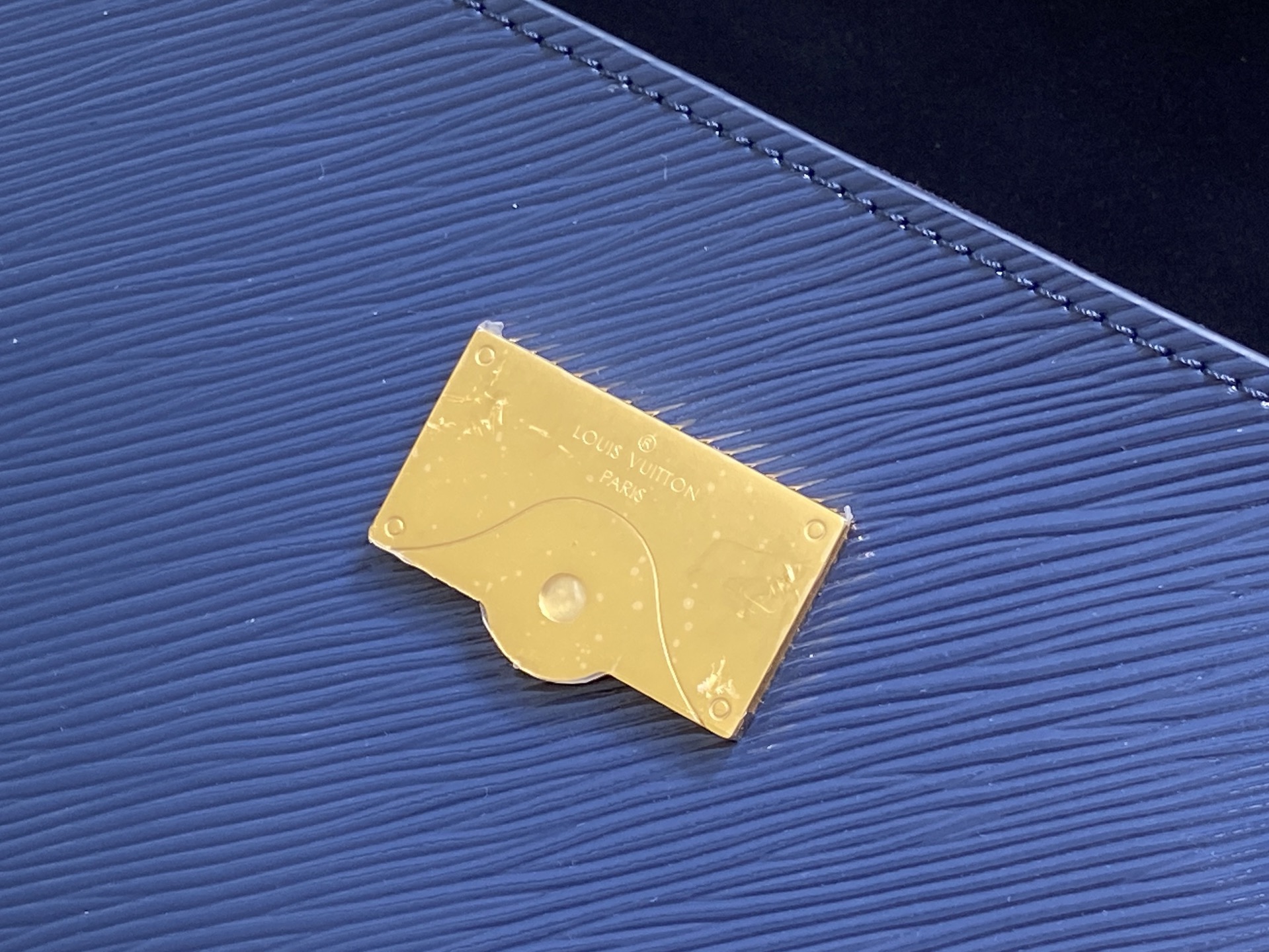 Louis Vuitton Cluny Bag (28 x 20 x 10CM)