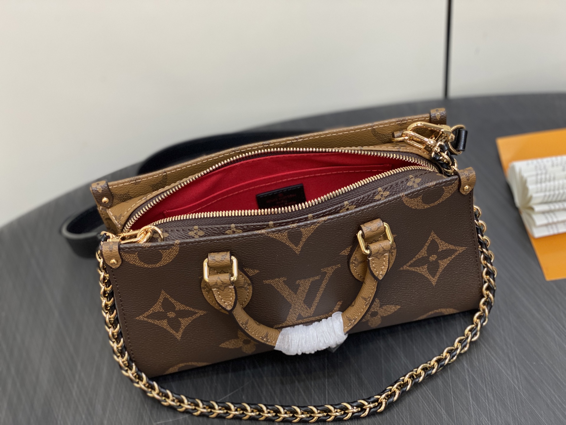 Louis Vuitton OnTheGo East West(13 x 10 x 25)