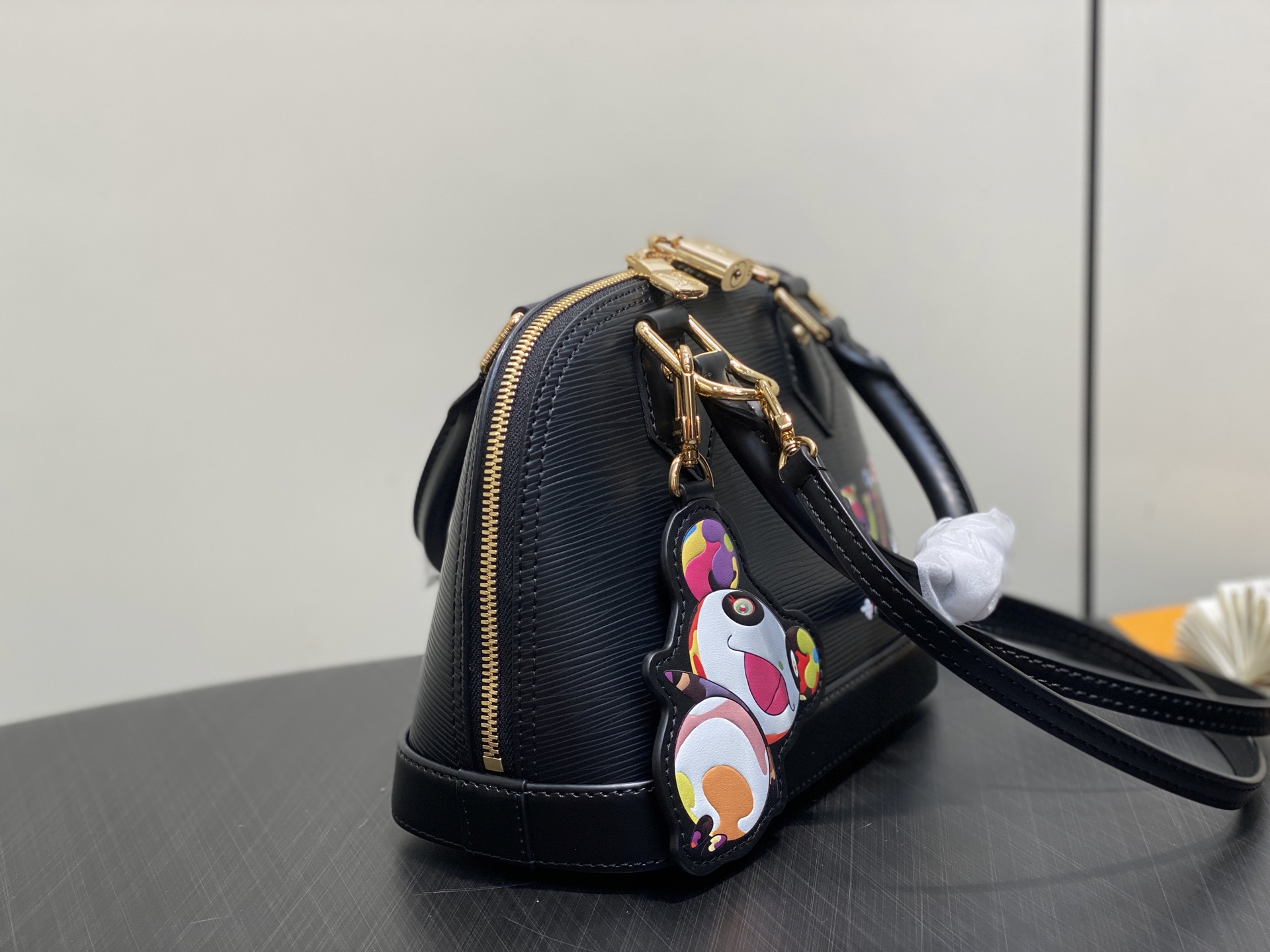 LV Alma BB(23.5 x 17.5 x 11.5CM)