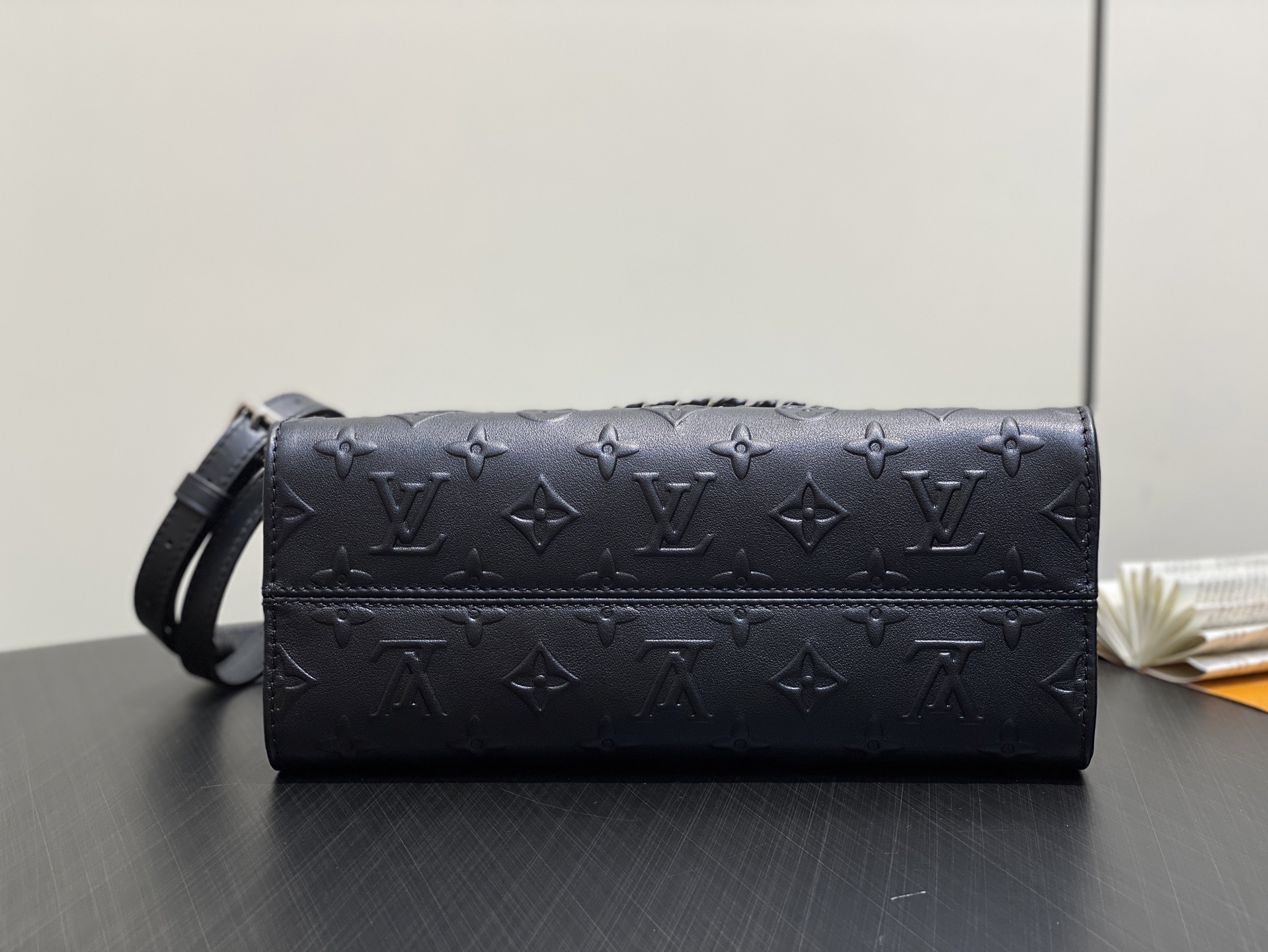 Louis Vuitton Onthego-19 x 11.5 x 25CM