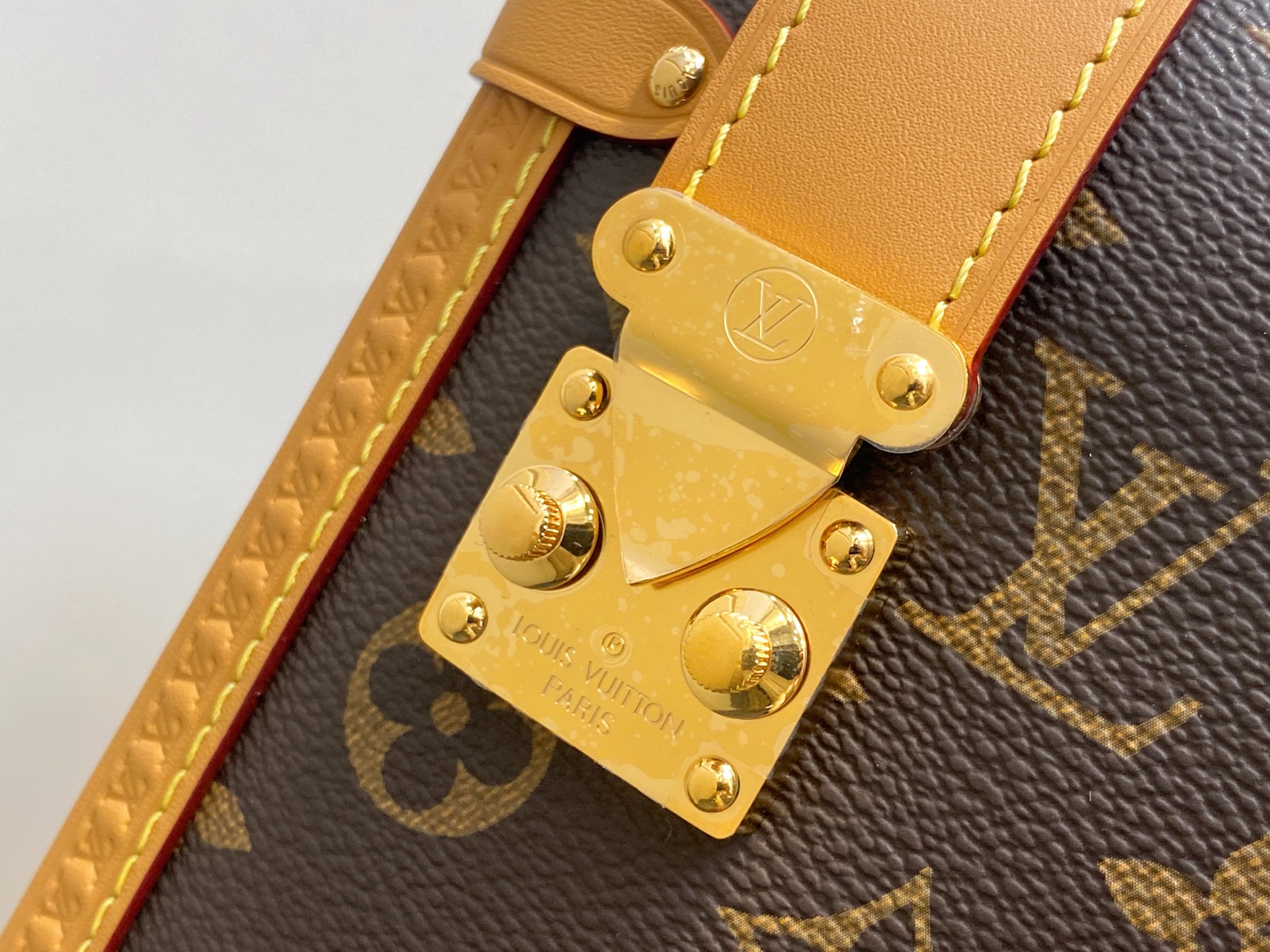 Louis Vuitton Side Trunk Bag (20 x 10 x 30CM)