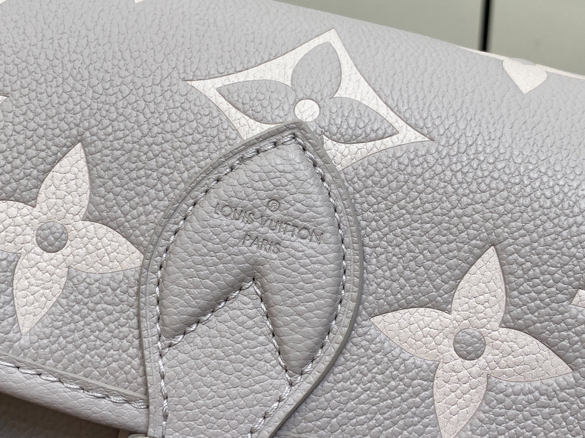 Louis Vuitton Diane Bag (15 x 9 x 24CM)