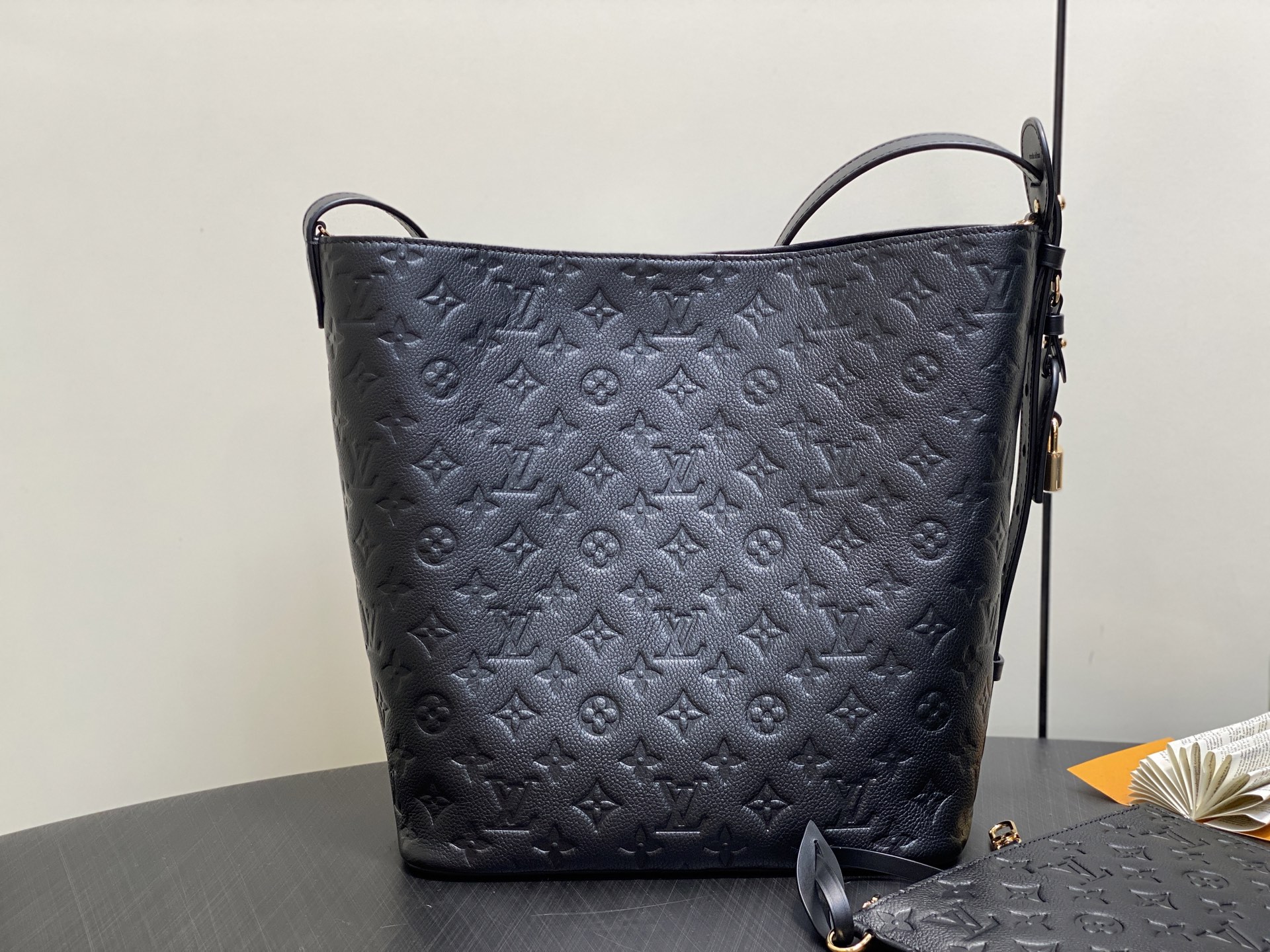 Louis Vuitton All In Bucket(21 x 14 x 6CM)