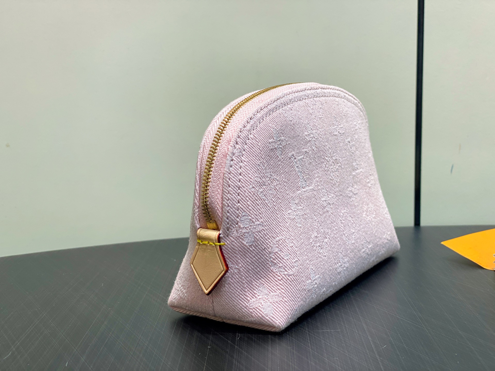Louis Vuitton Pochette Cosmétique(19 x 12 x 6CM)