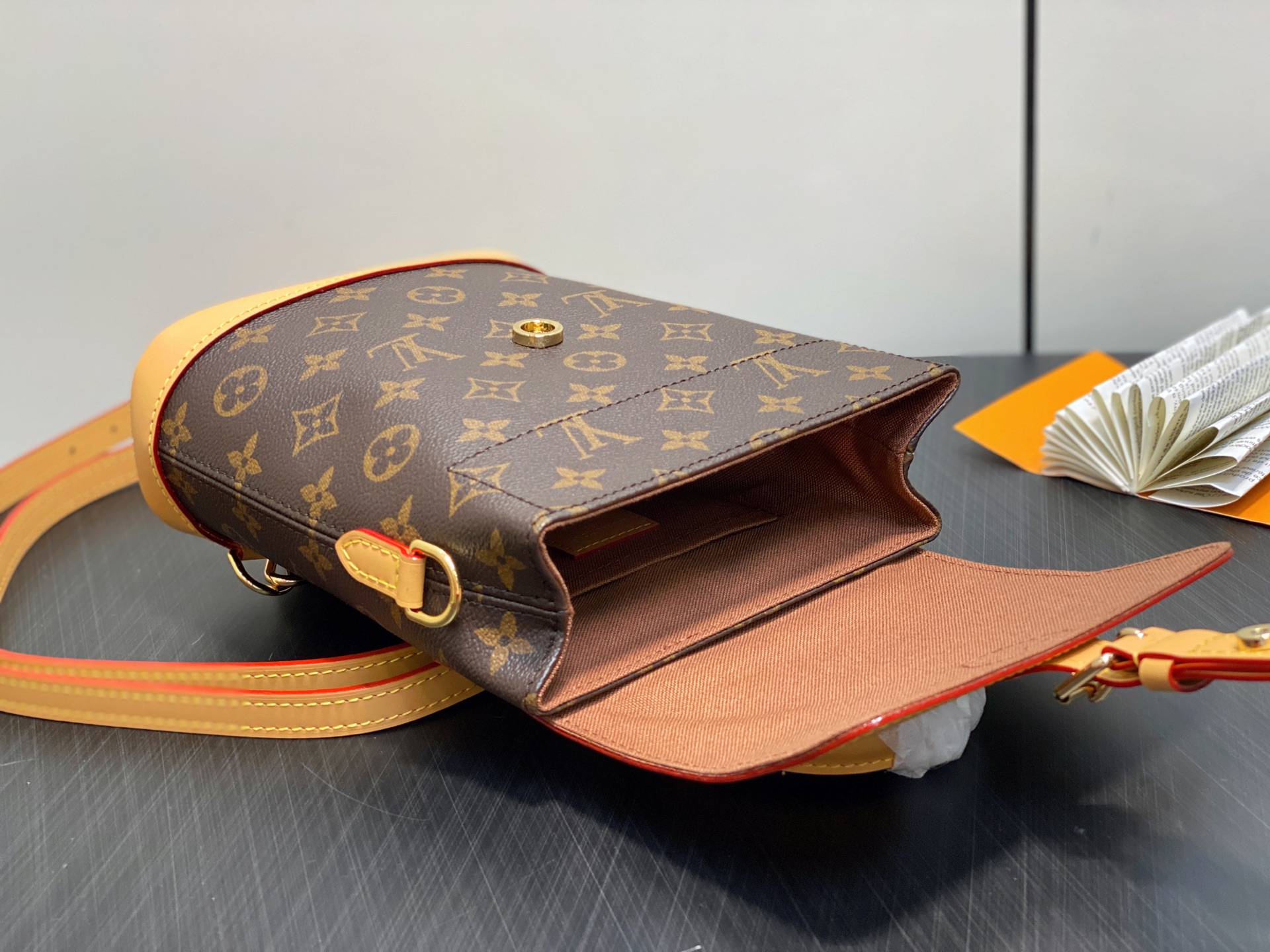 Louis Vuitton Soho Backpack(17 x 23 x 8CM)