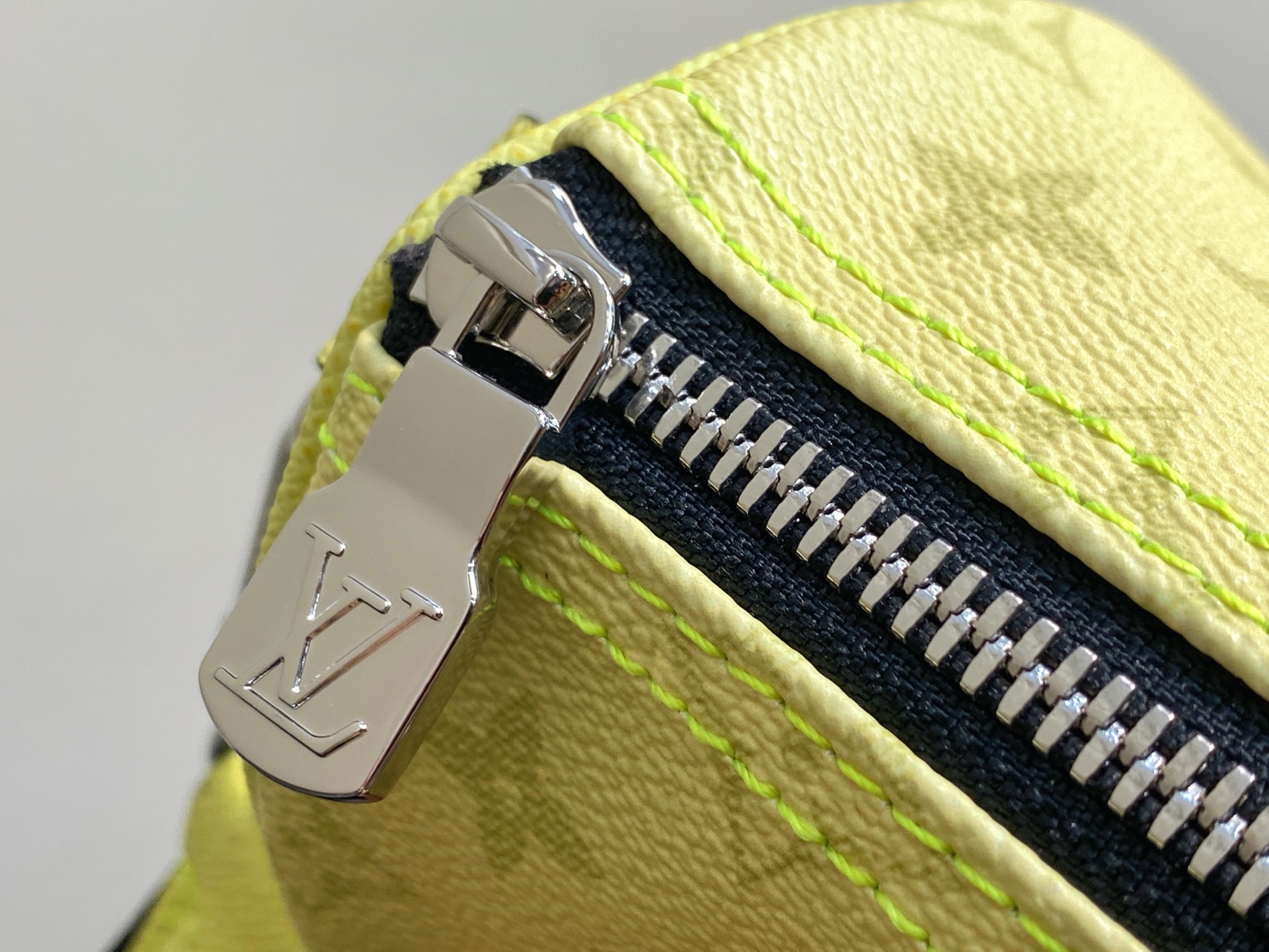 Louis Vuitton Keepall Bandoulière 25 (15 x 11 x 25CM)