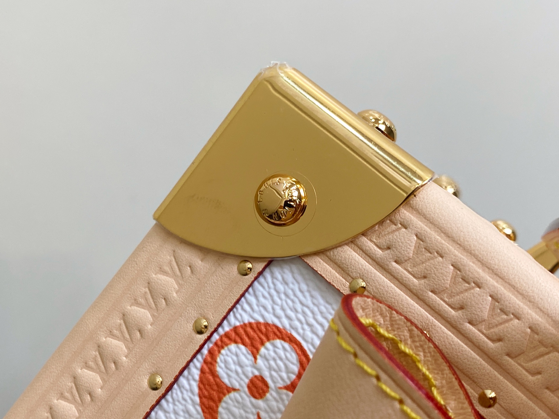 Louis Vuitton x TM Box Bag (22.5x17.5x11CM)