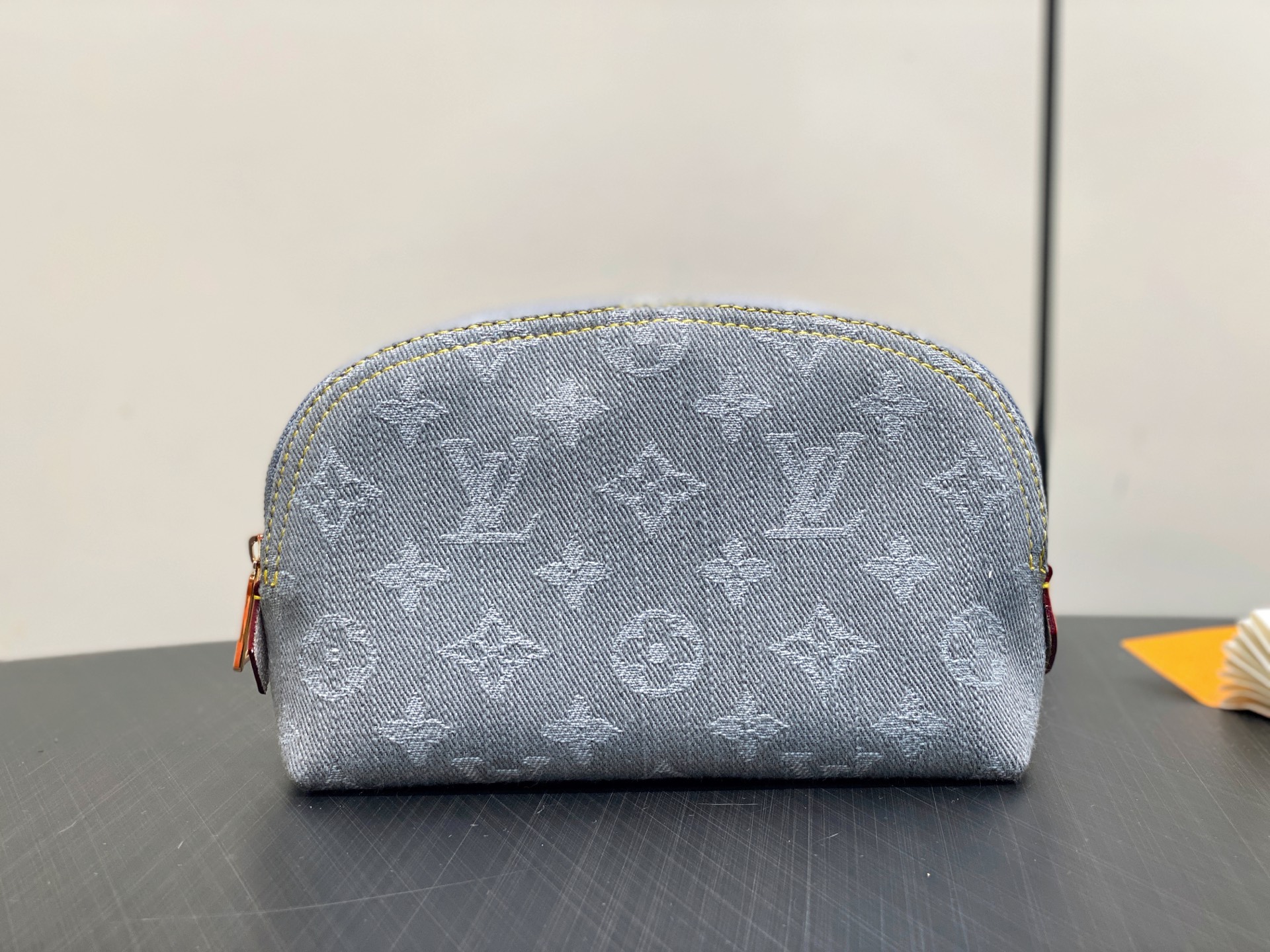 Louis Vuitton Pochette Cosmétique(19 x 12 x 6CM)