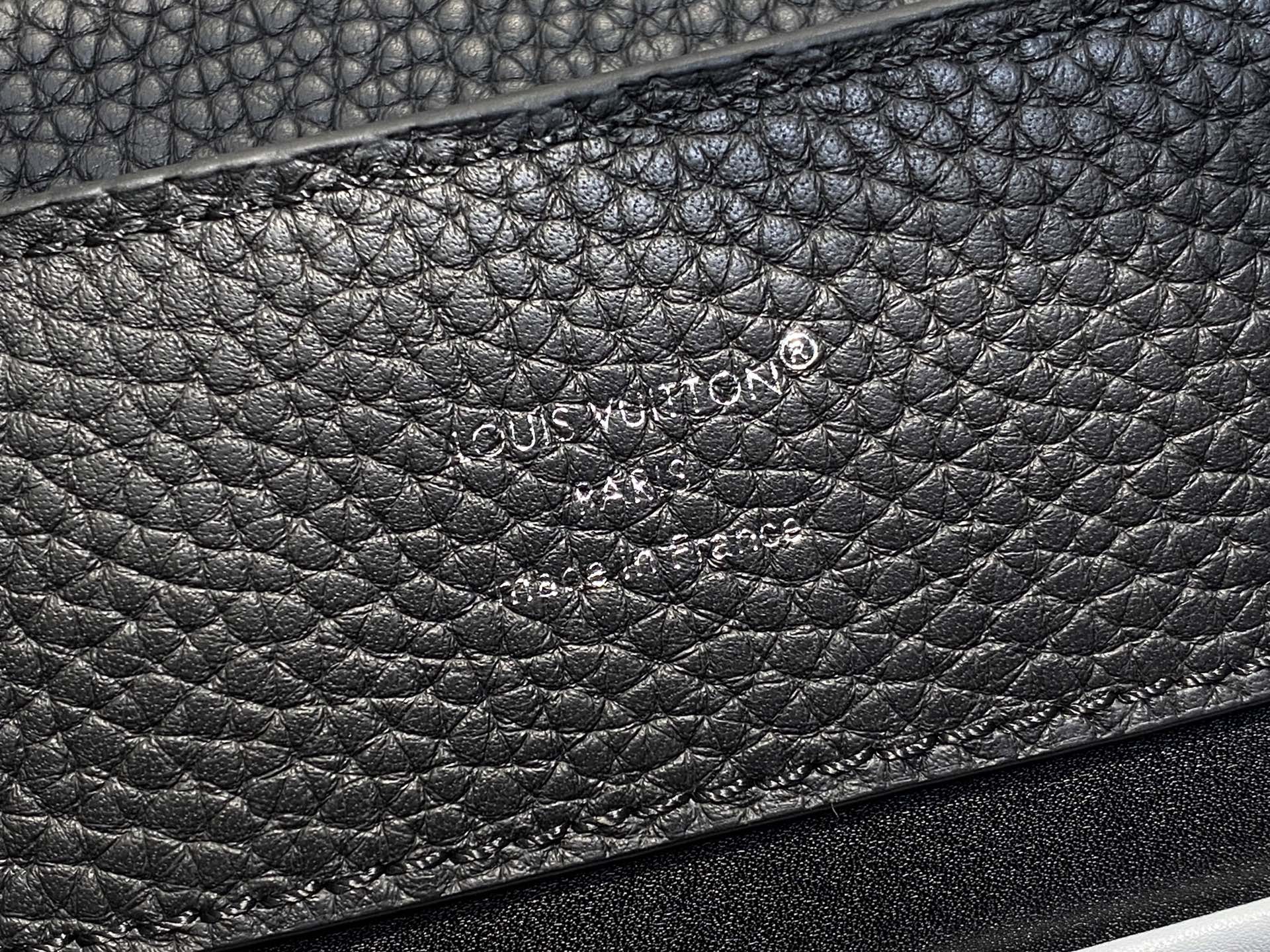Louis Vuitton Capucines(31.5 x 20 x 11CM)