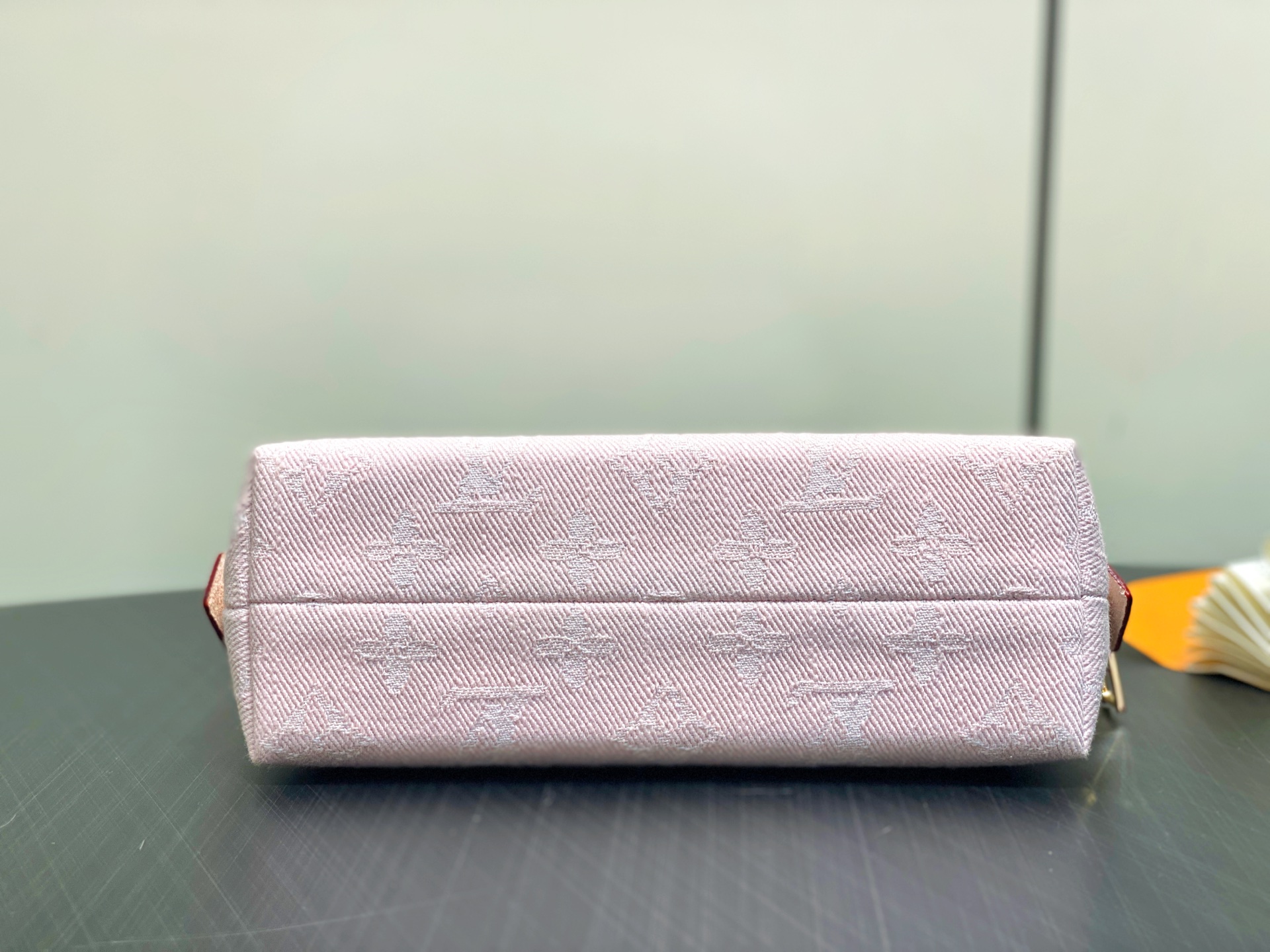 Louis Vuitton Pochette Cosmétique(19 x 12 x 6CM)