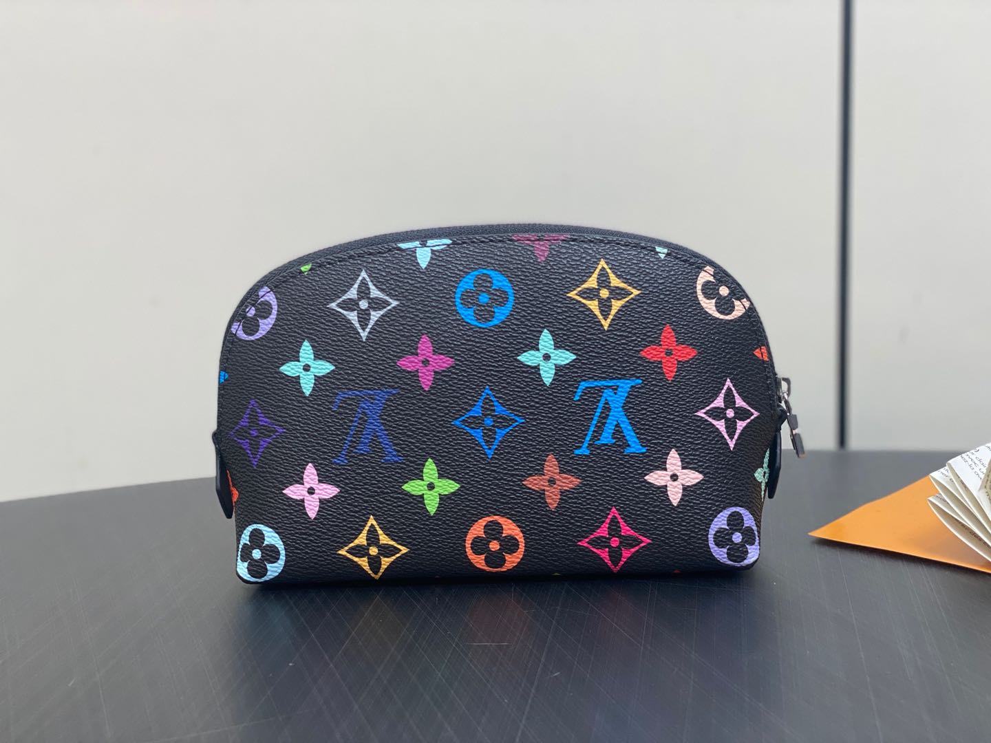 Louis Vuitton Pochette Cosmétique(19 x 12 x 6CM)