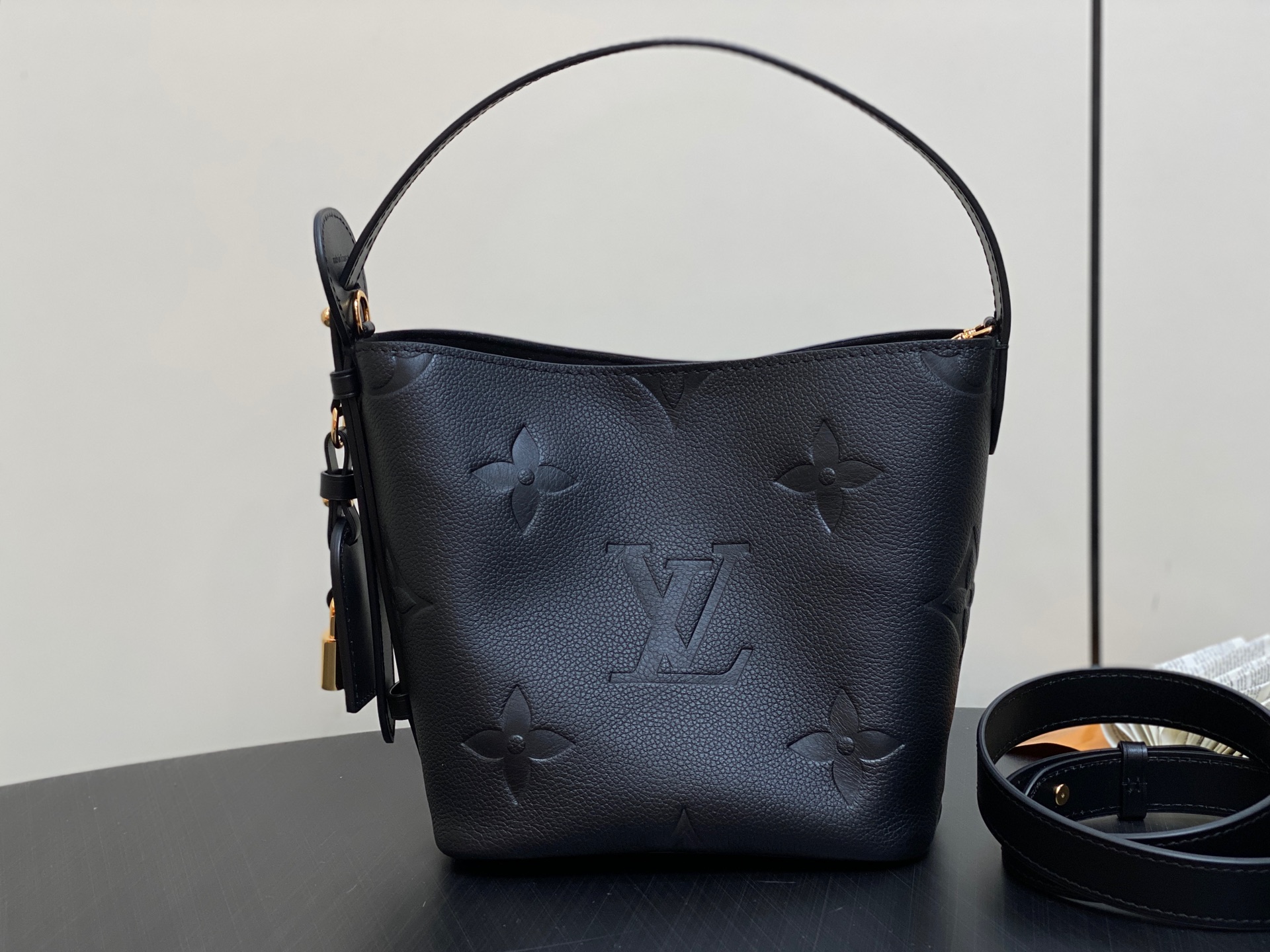 Louis Vuitton All In Bucket(18 x 12 x 16CM)