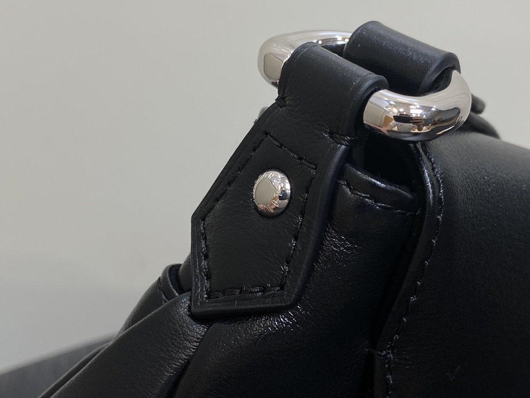 Louis Vuitton Sunset Vibe Bag(18 x 3 x 27CM)